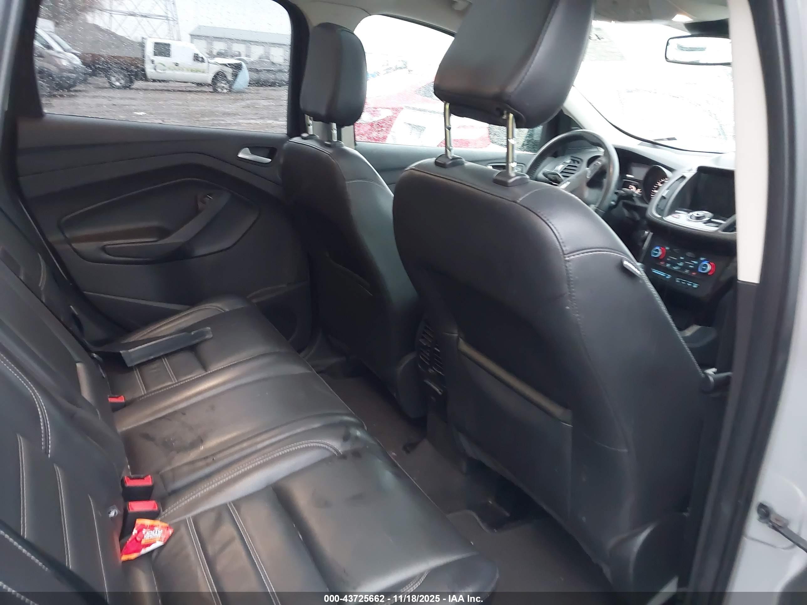 FORD ESCAPE image 8