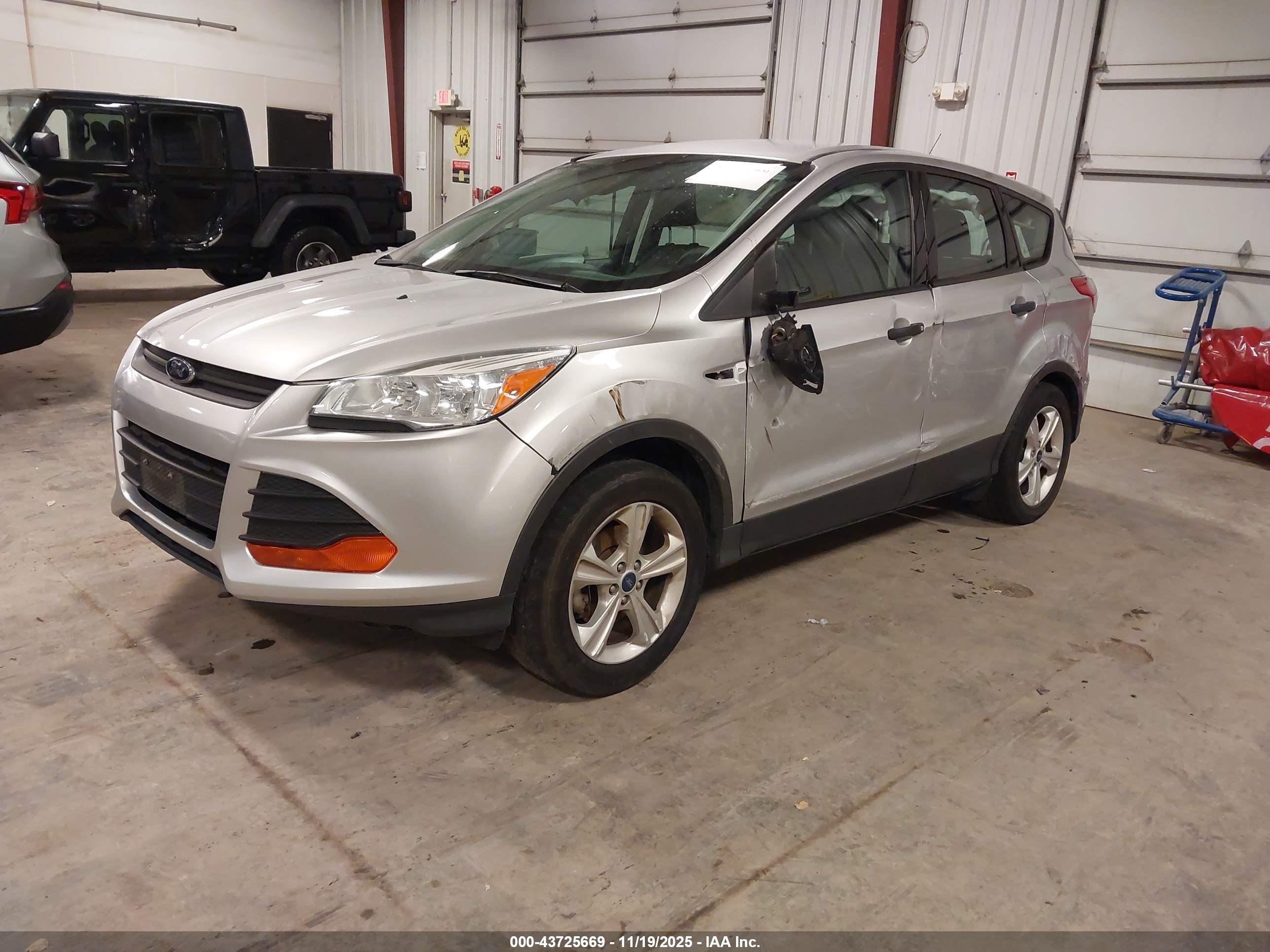 FORD ESCAPE image 2