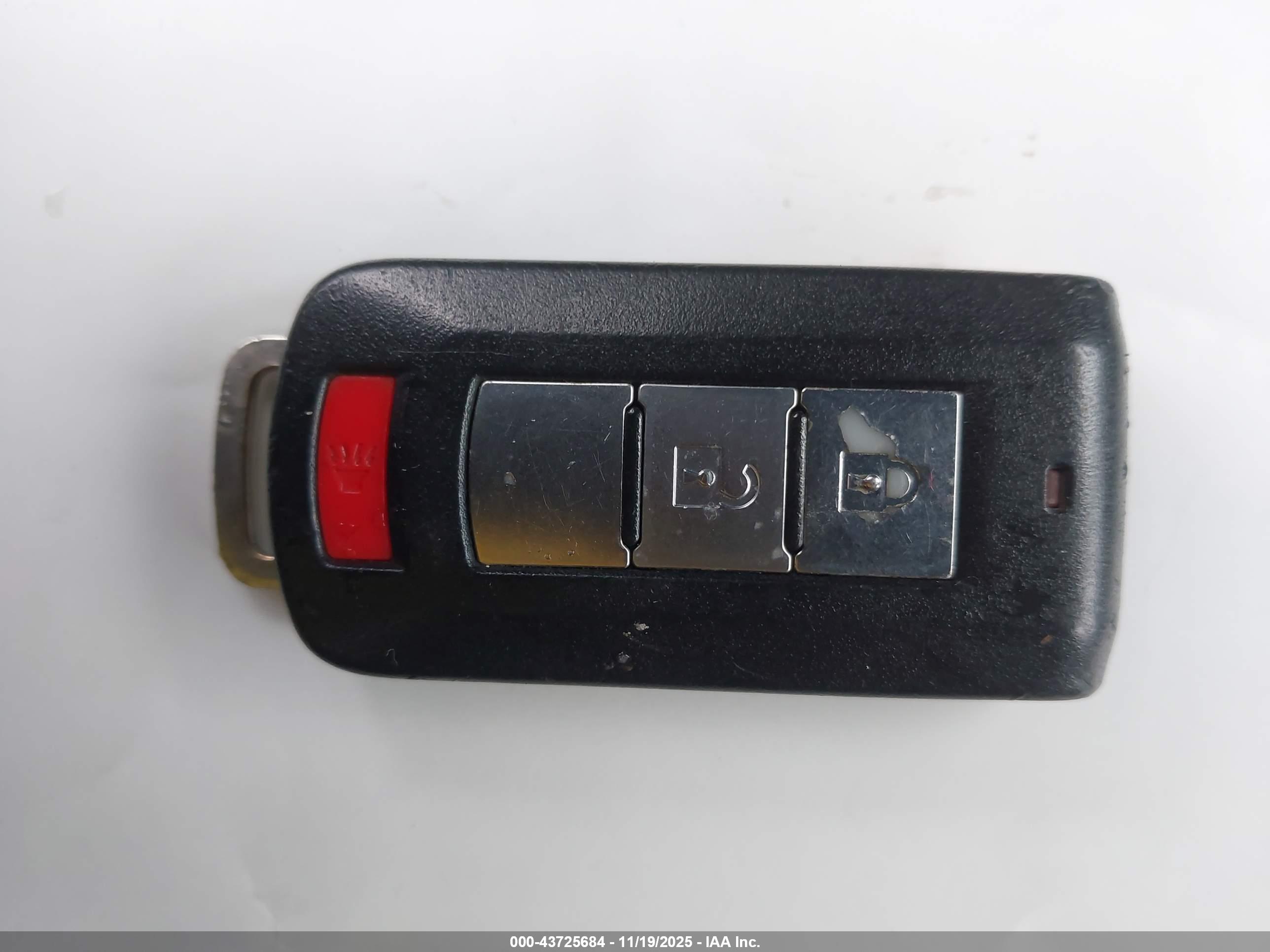 MITSUBISHI OUTLANDER image 11