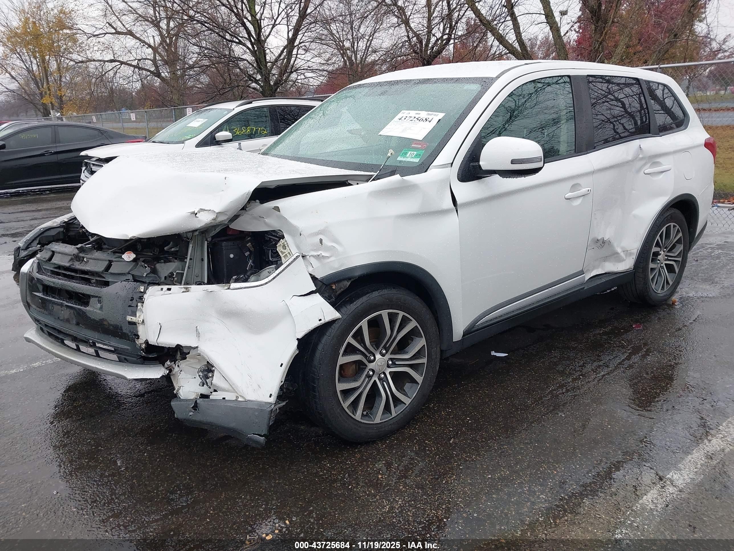 MITSUBISHI OUTLANDER image 2