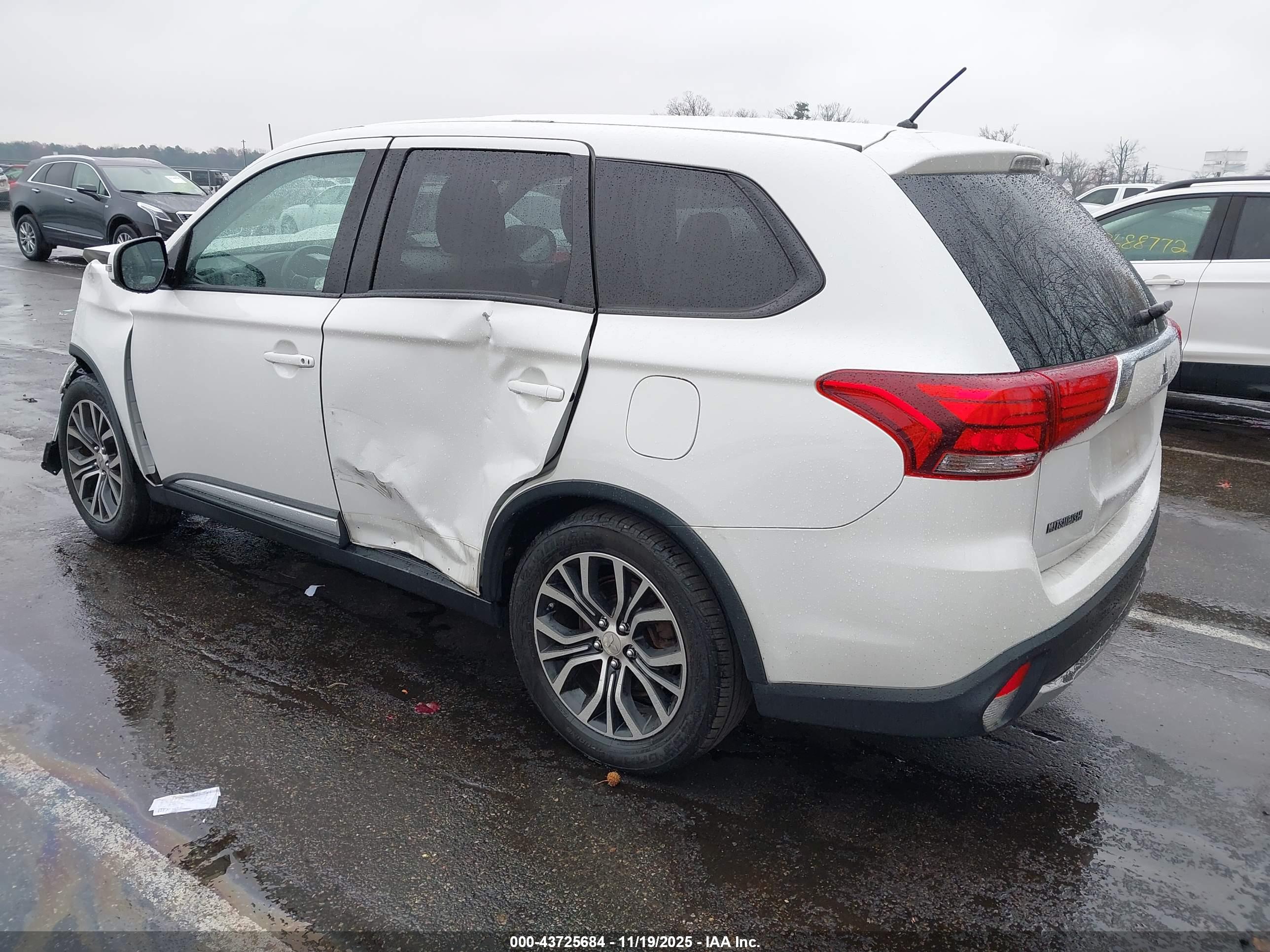 MITSUBISHI OUTLANDER image 3