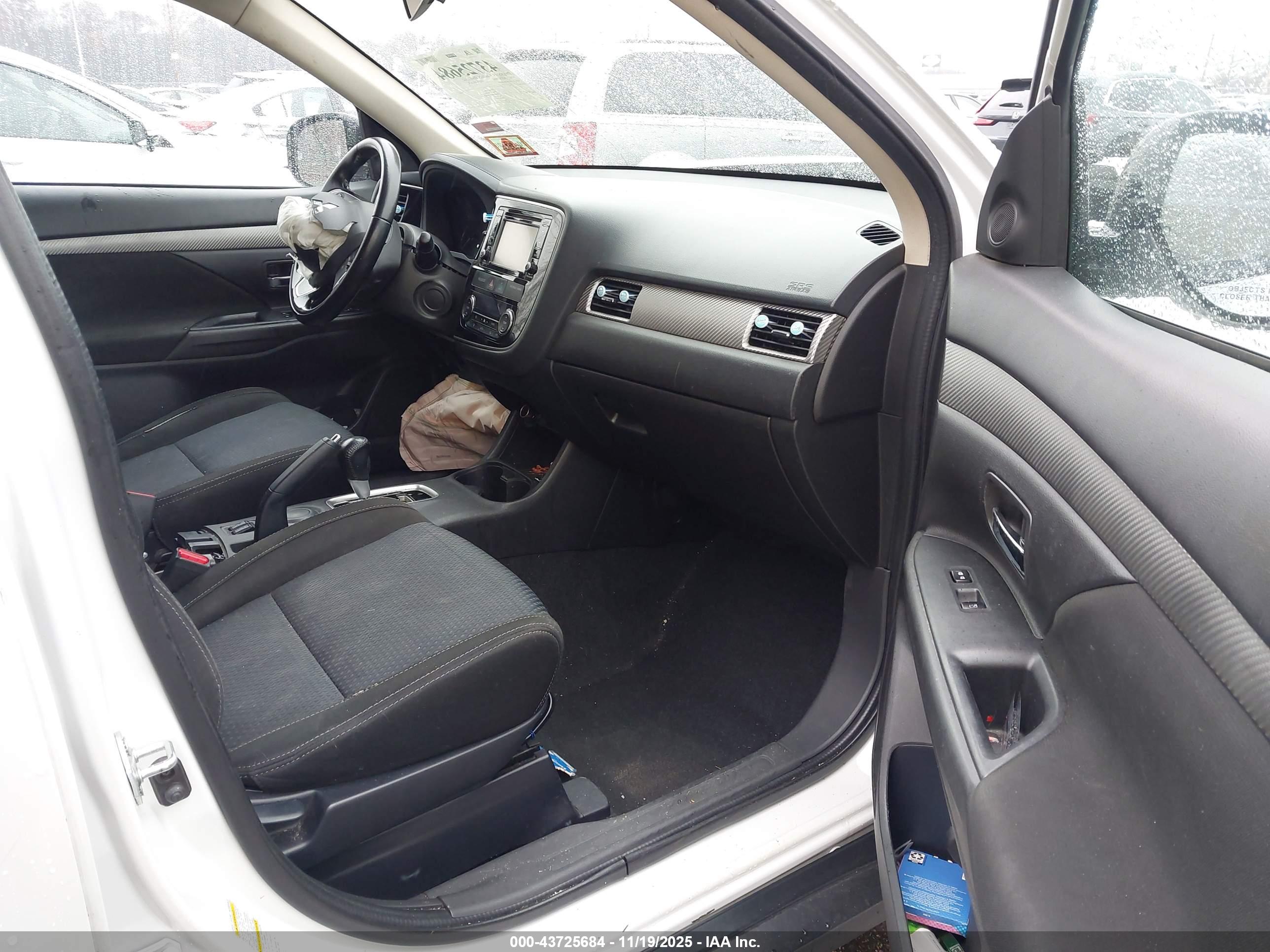 MITSUBISHI OUTLANDER image 5