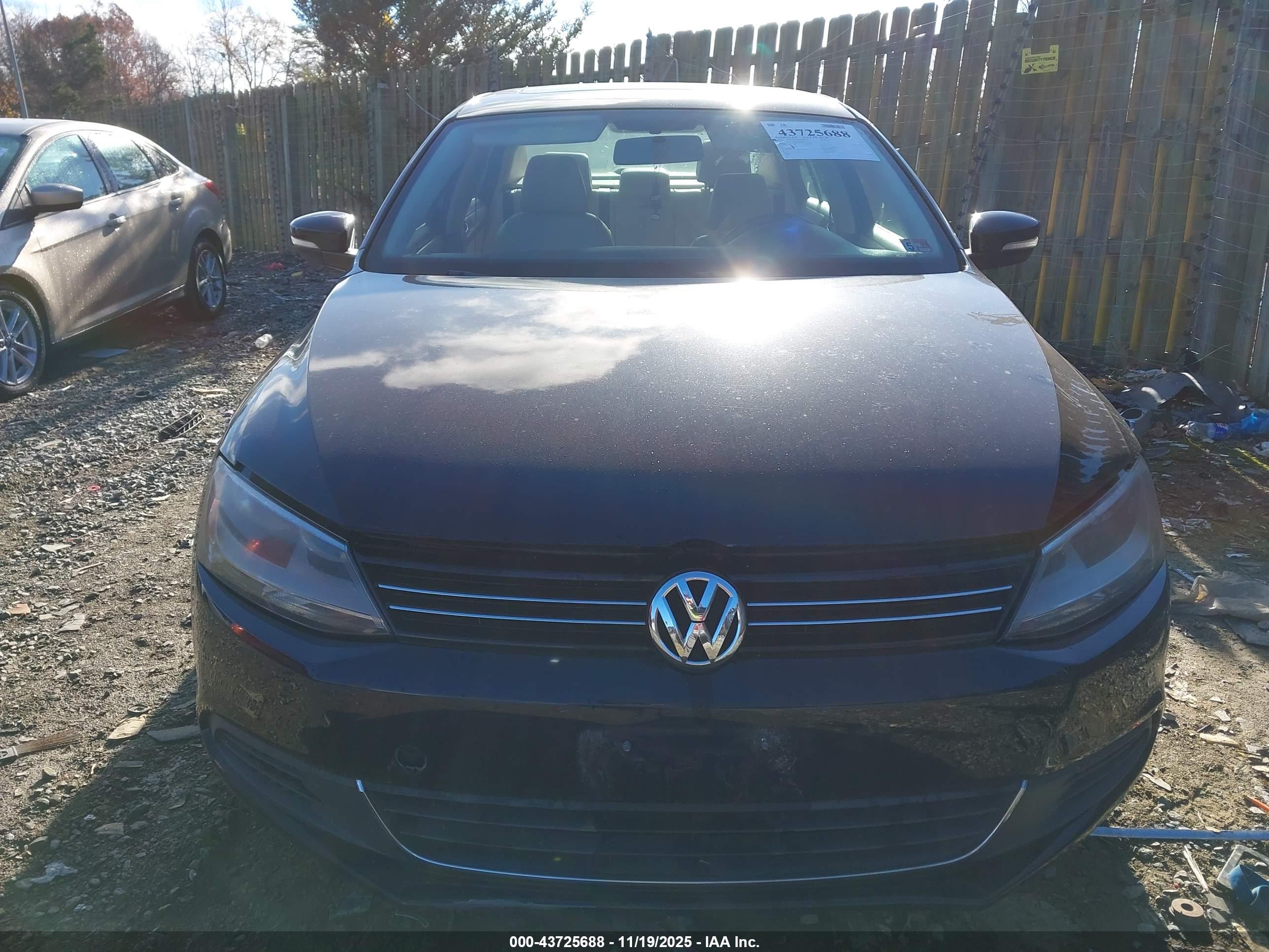 VOLKSWAGEN JETTA image 6