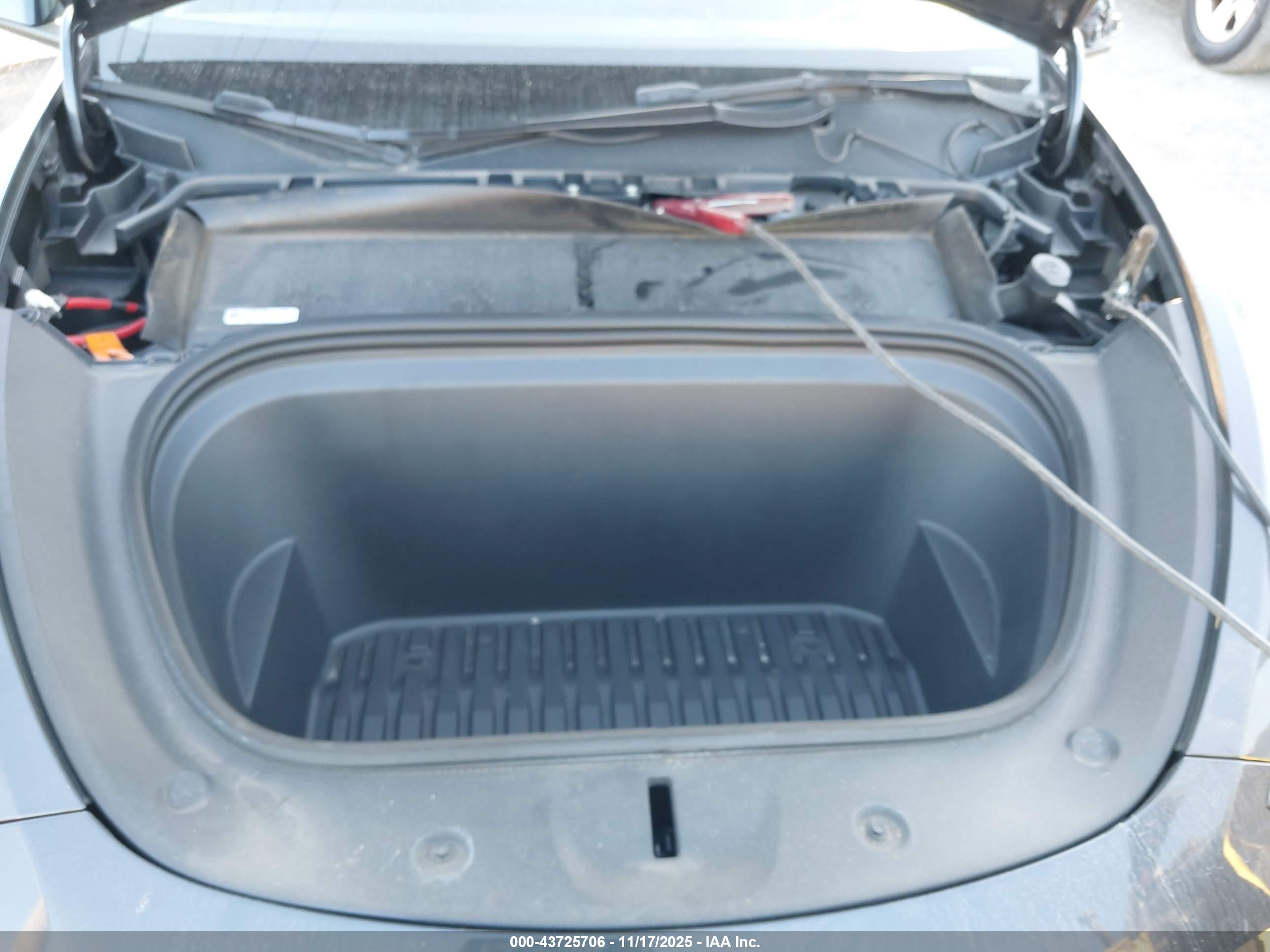 TESLA MODEL image 10