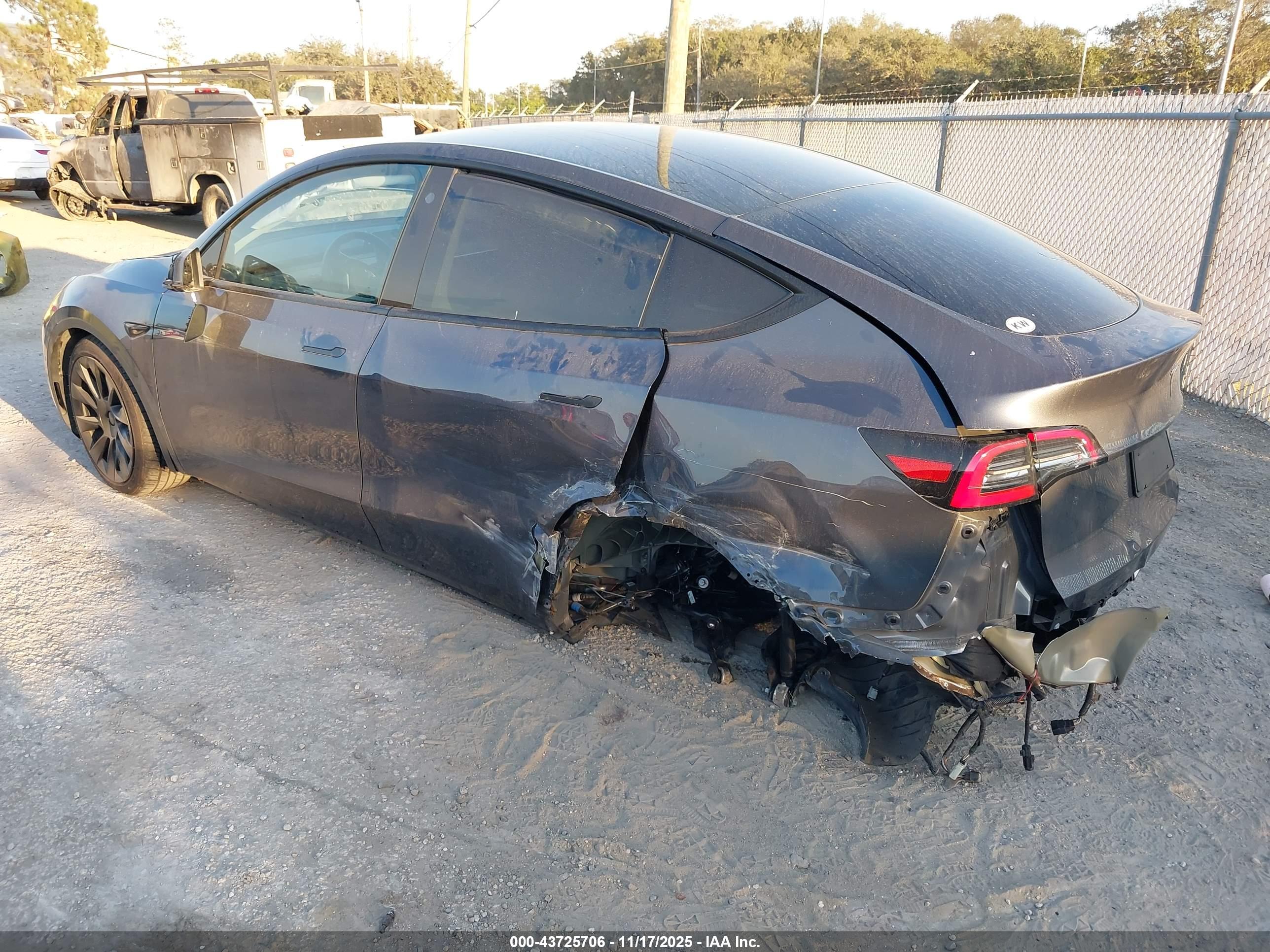 TESLA MODEL image 3