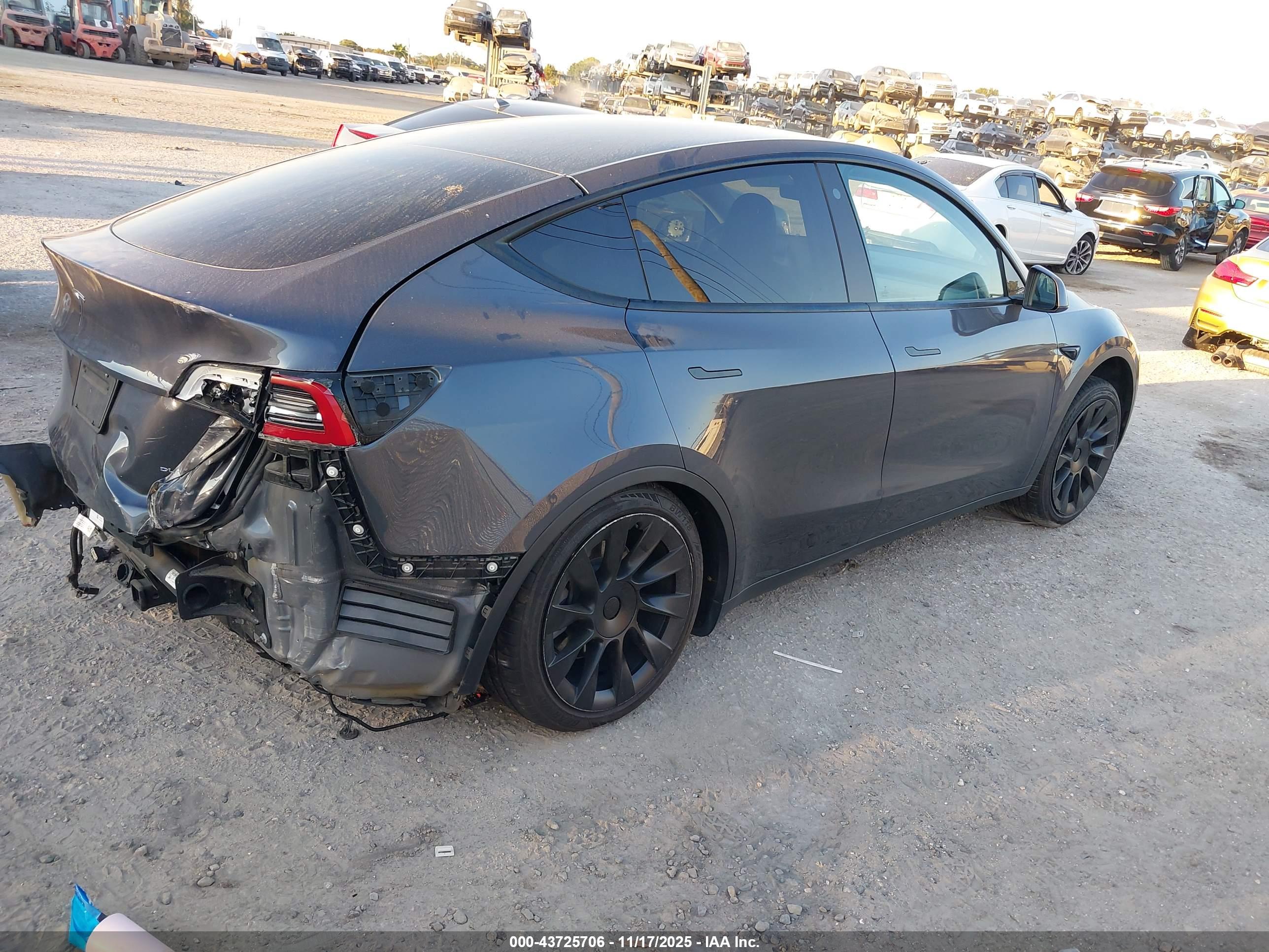 TESLA MODEL image 4