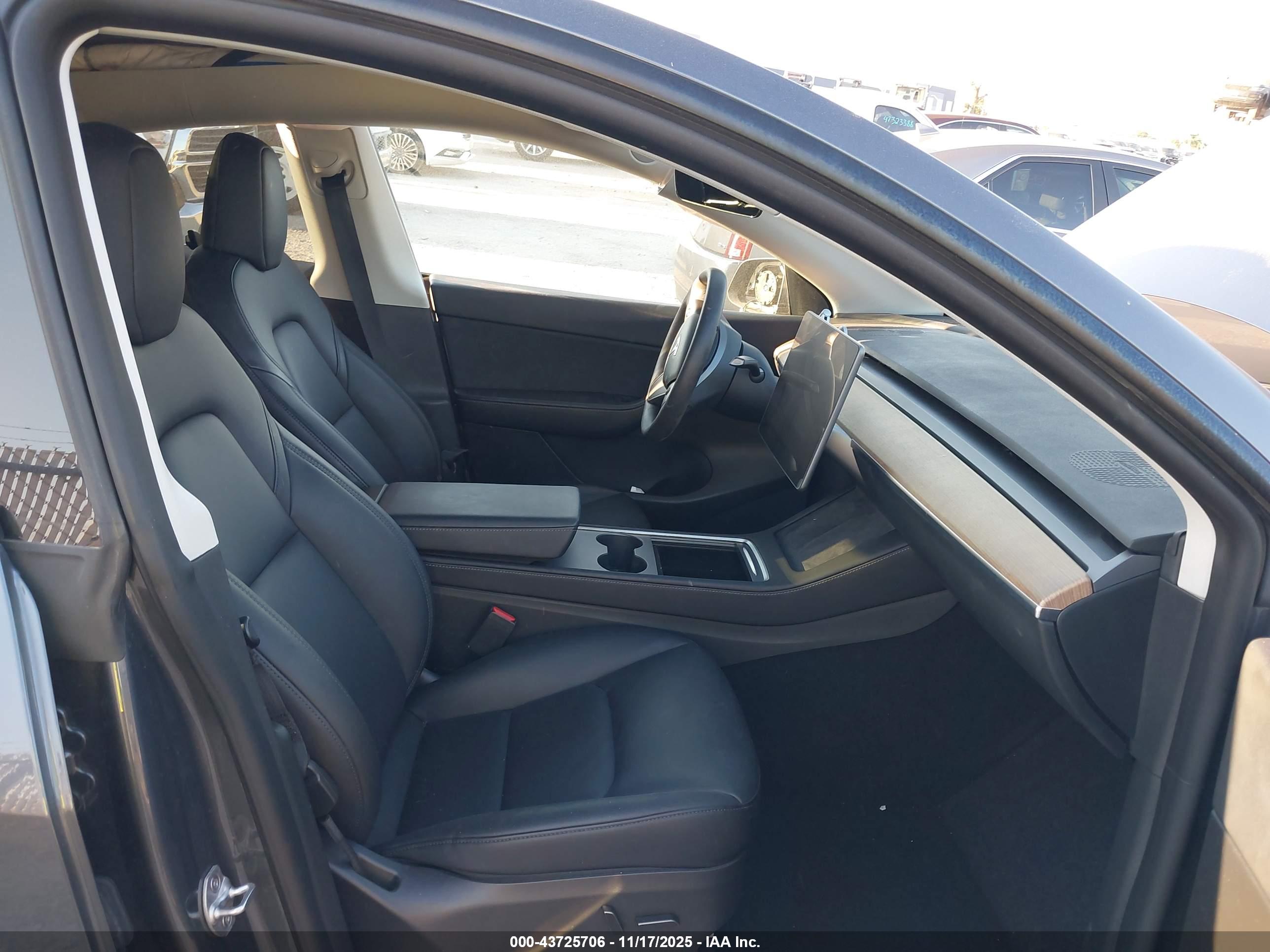 TESLA MODEL image 5