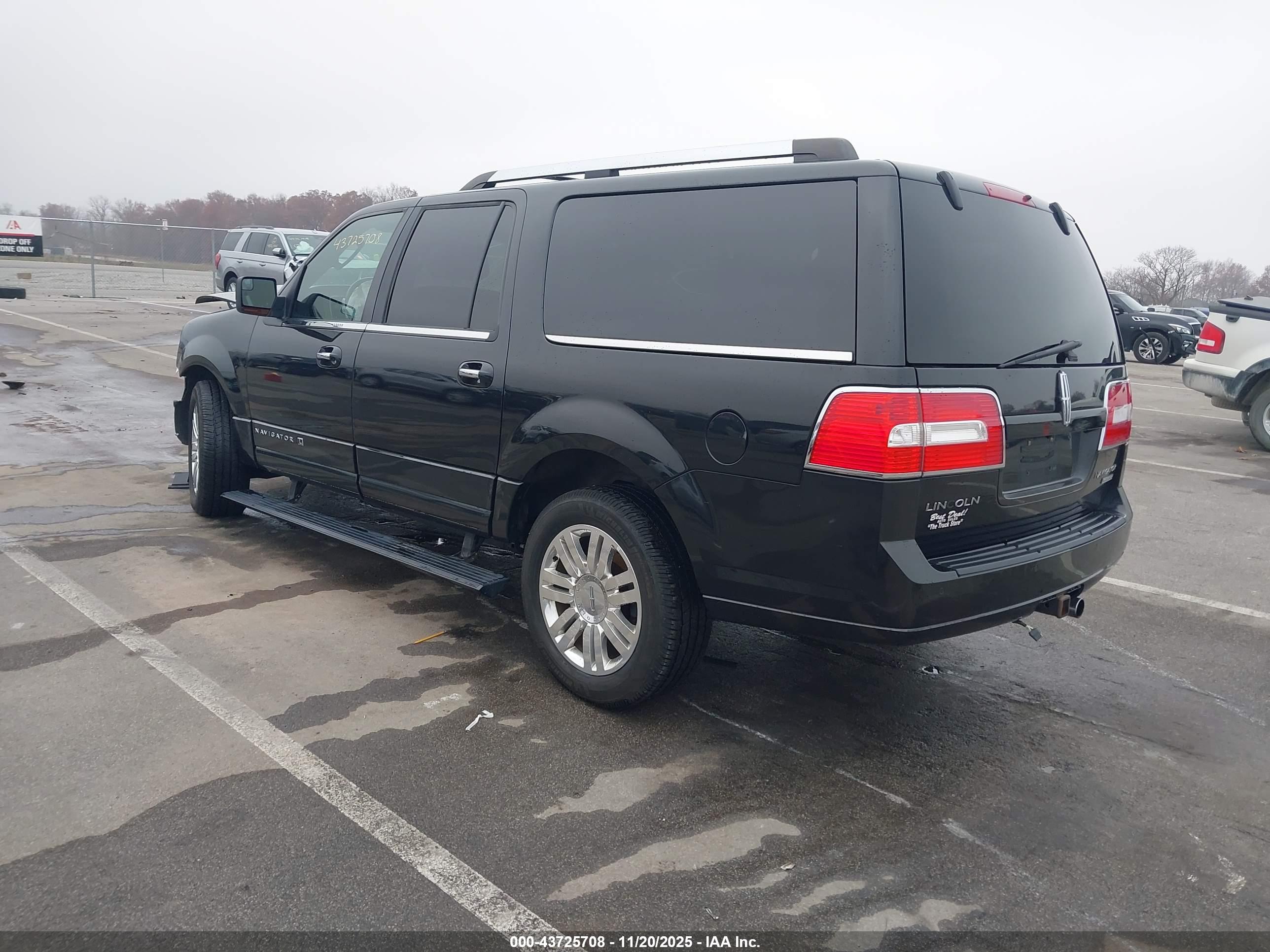 LINCOLN NAVIGATOR image 3
