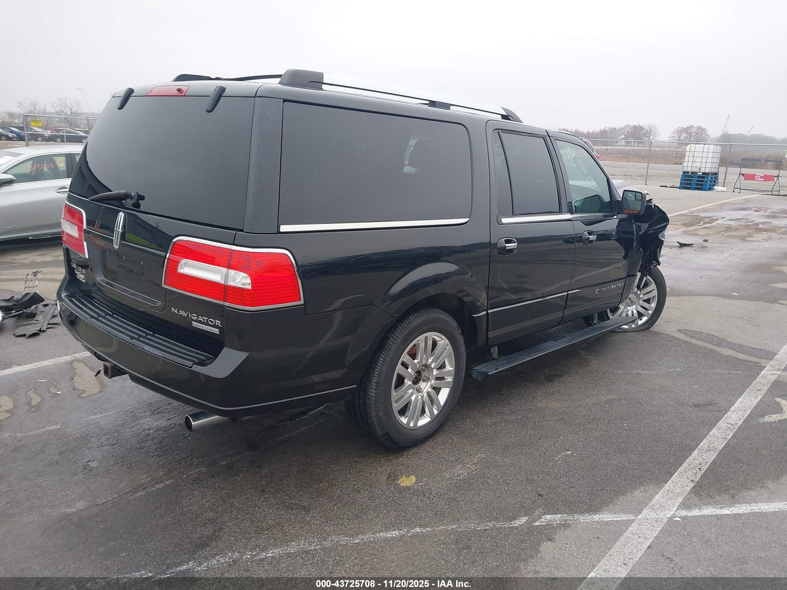 LINCOLN NAVIGATOR image 4