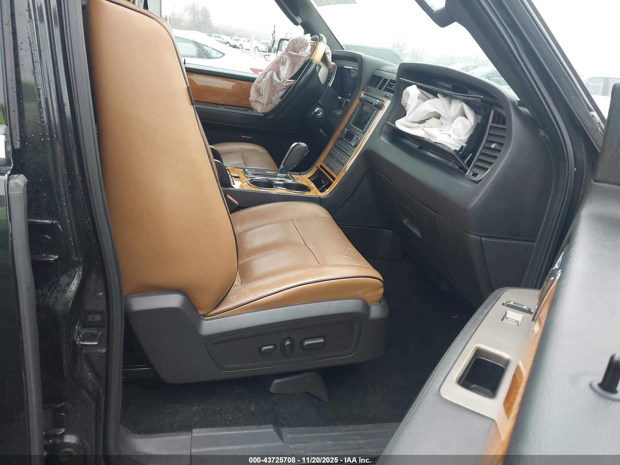 LINCOLN NAVIGATOR image 5