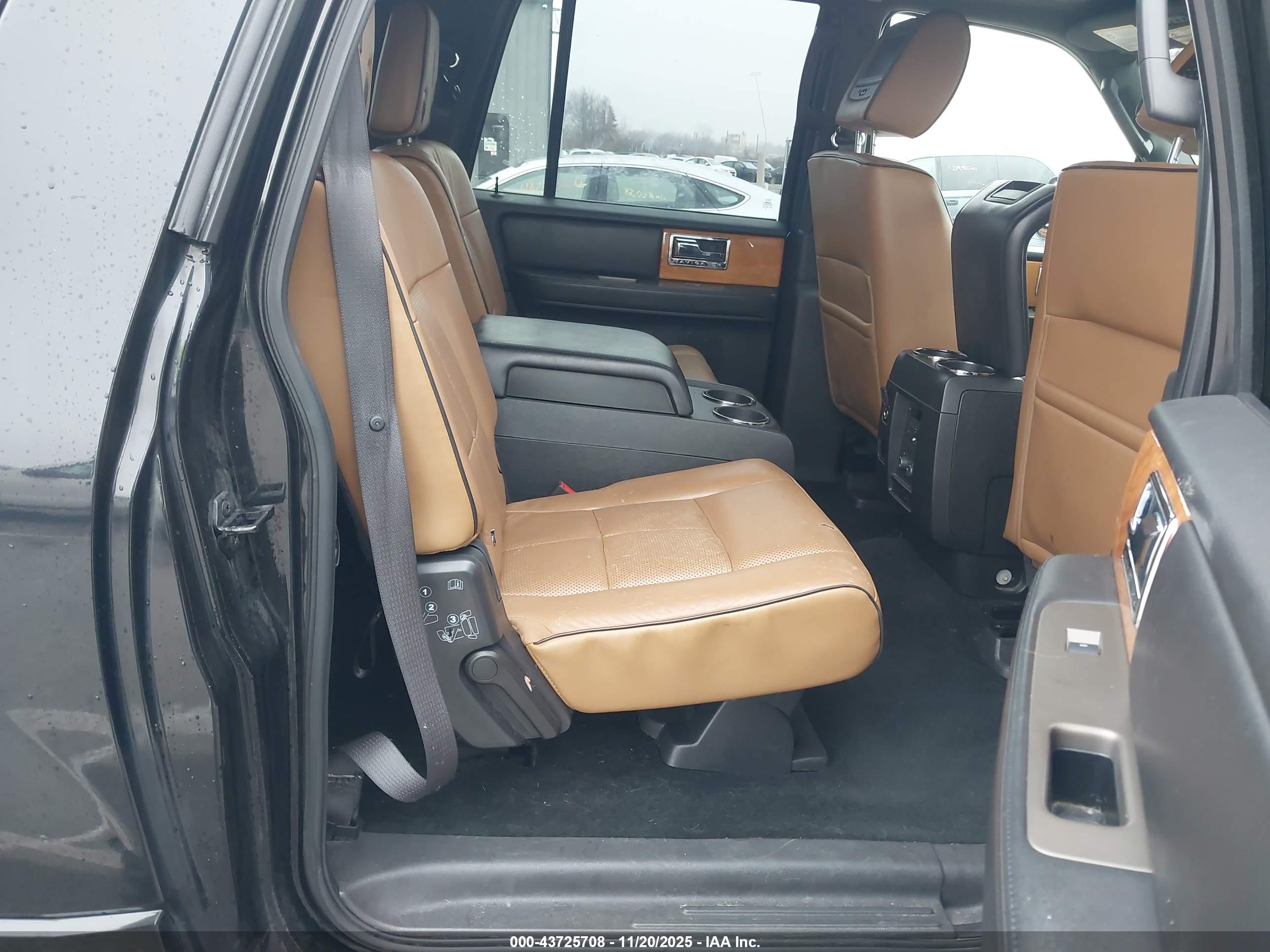 LINCOLN NAVIGATOR image 8