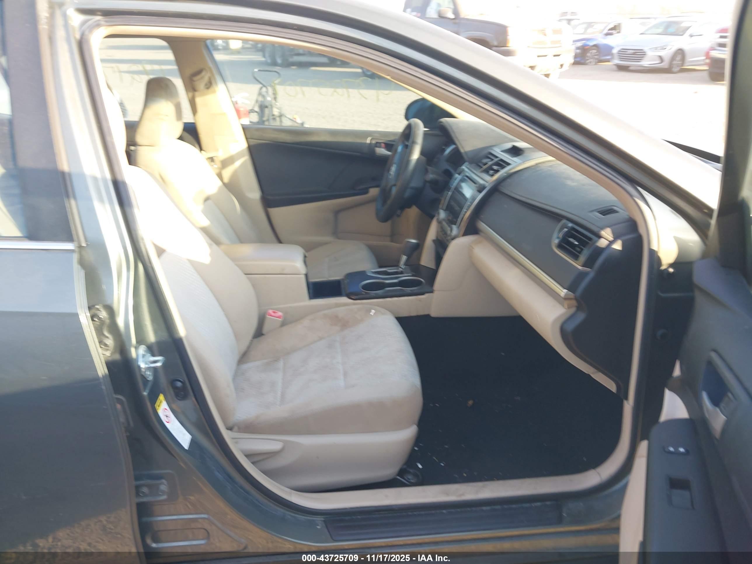 TOYOTA CAMRY image 5