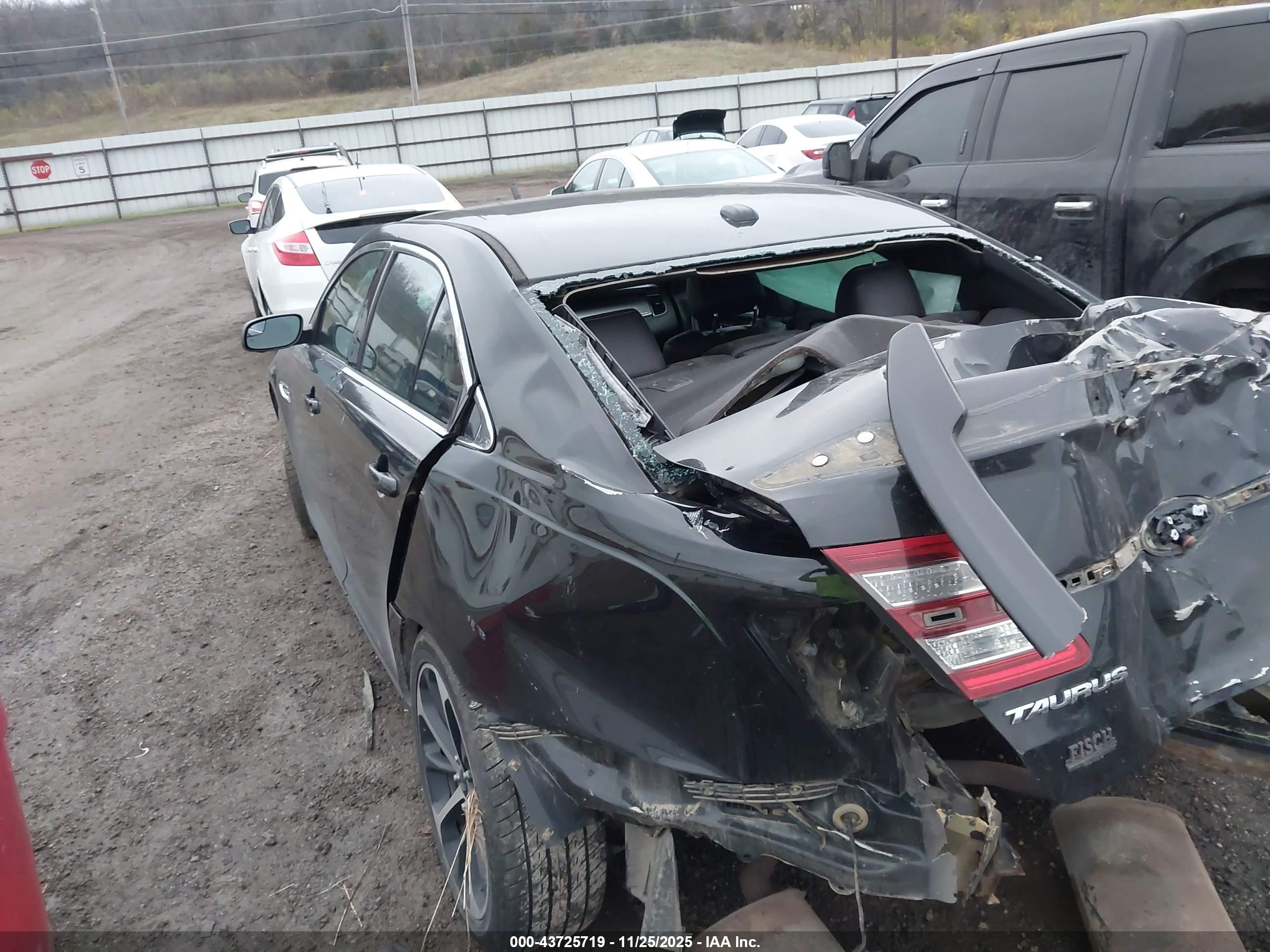 FORD TAURUS image 3