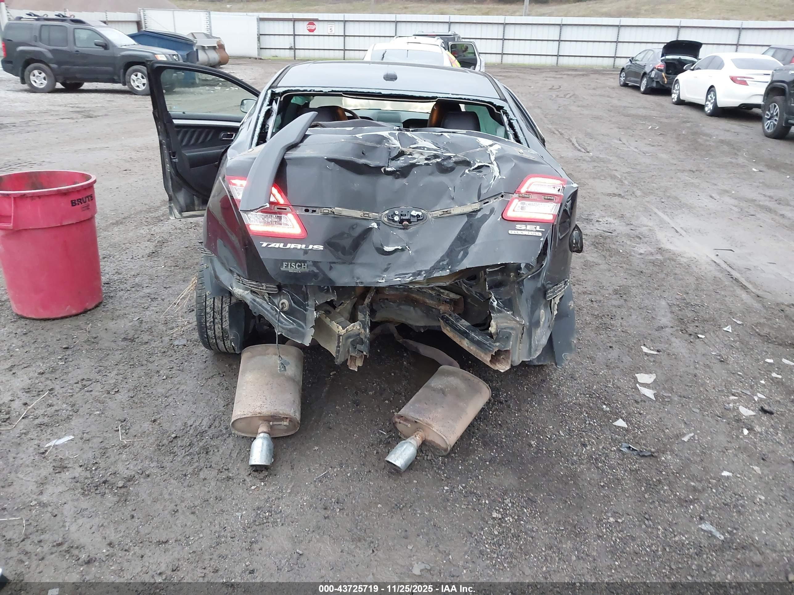 FORD TAURUS image 6