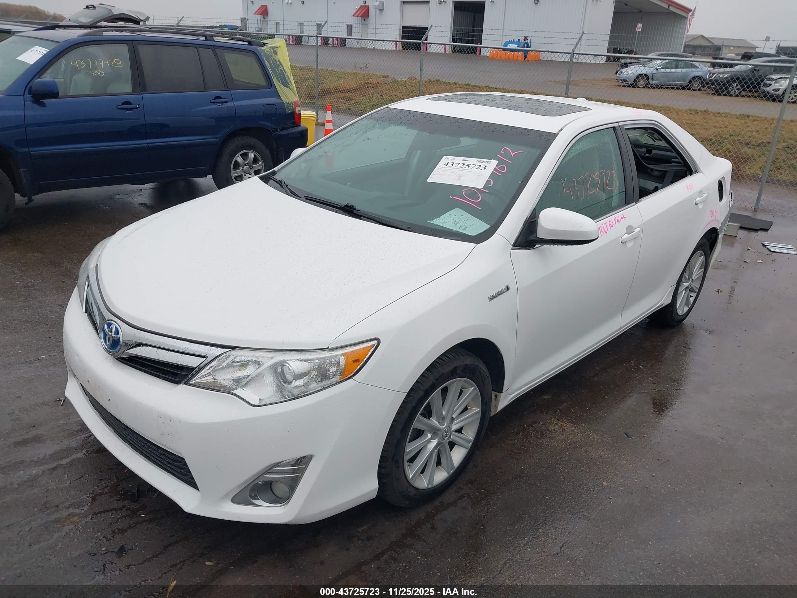 TOYOTA CAMRY image 2