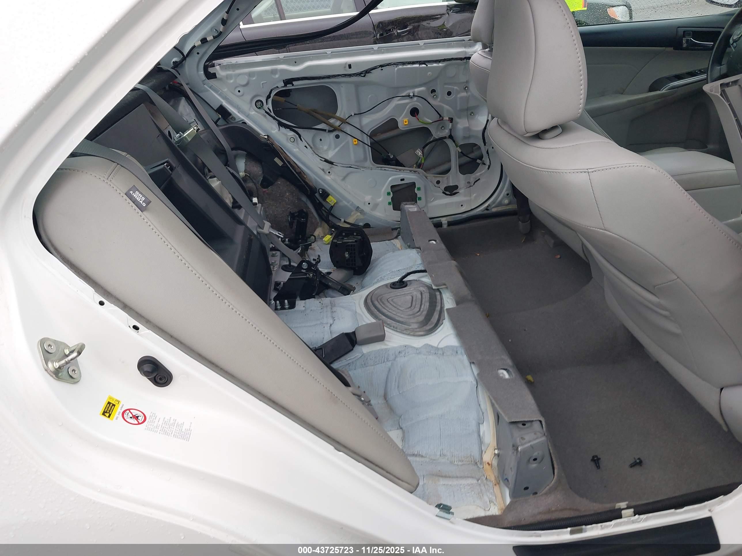 TOYOTA CAMRY image 8