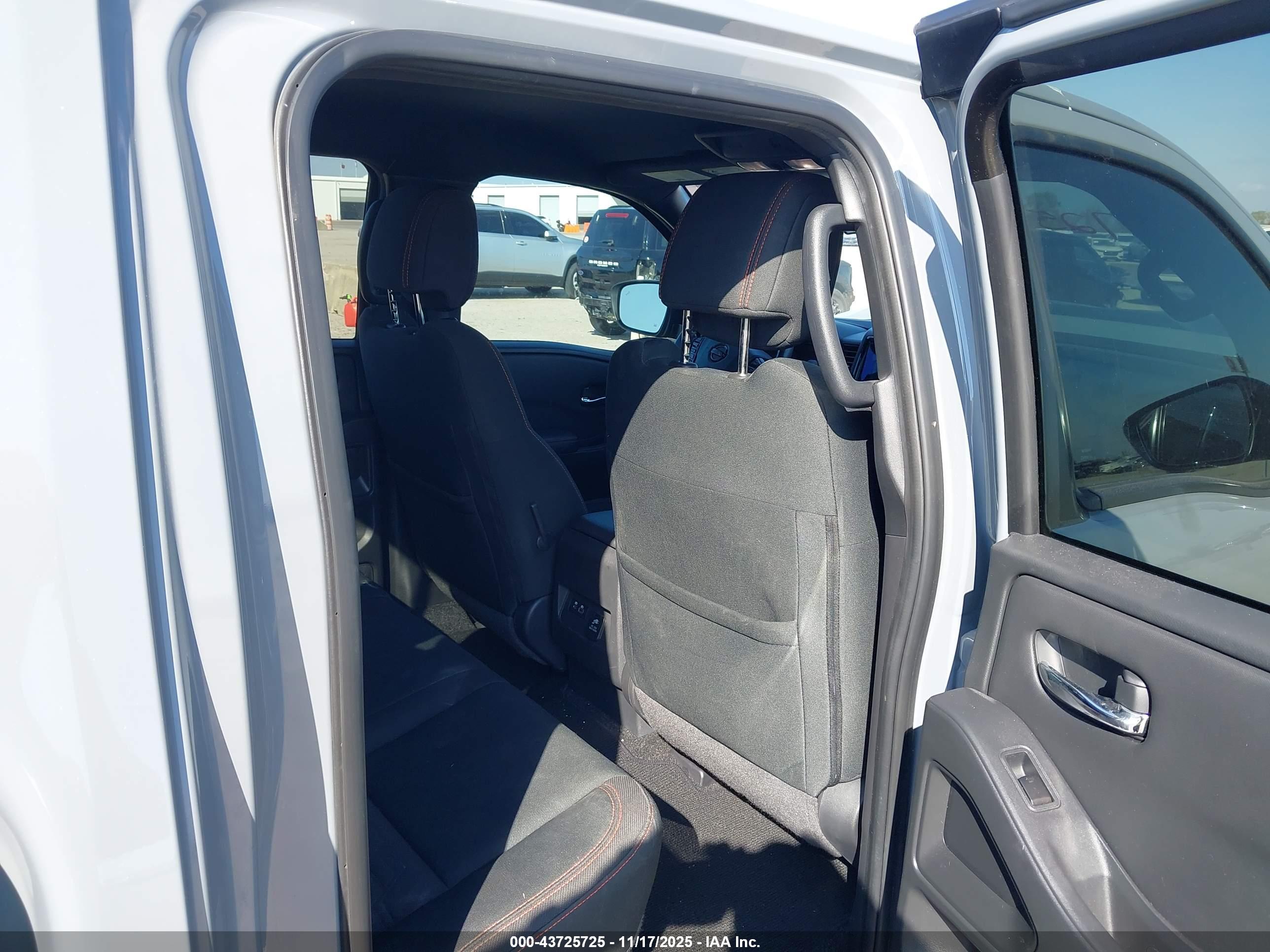 NISSAN FRONTIER image 8