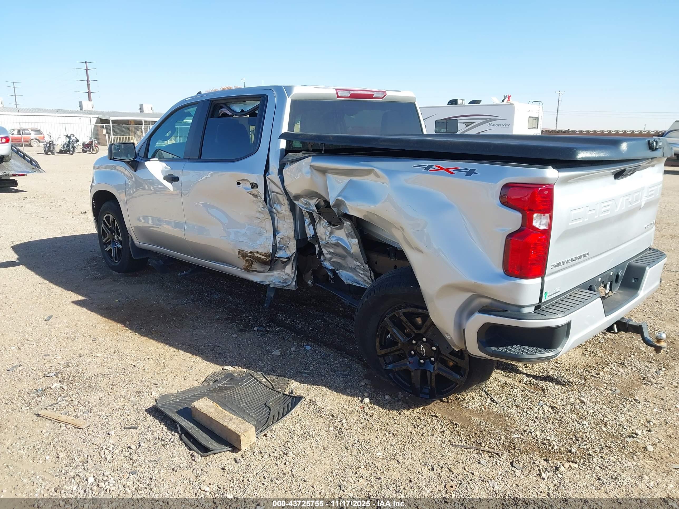 CHEVROLET SILVERADO image 3