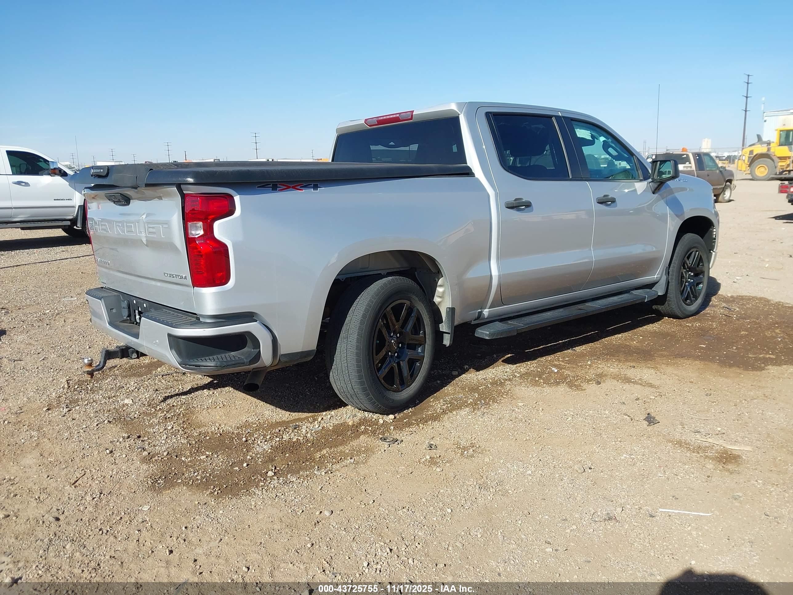 CHEVROLET SILVERADO image 4
