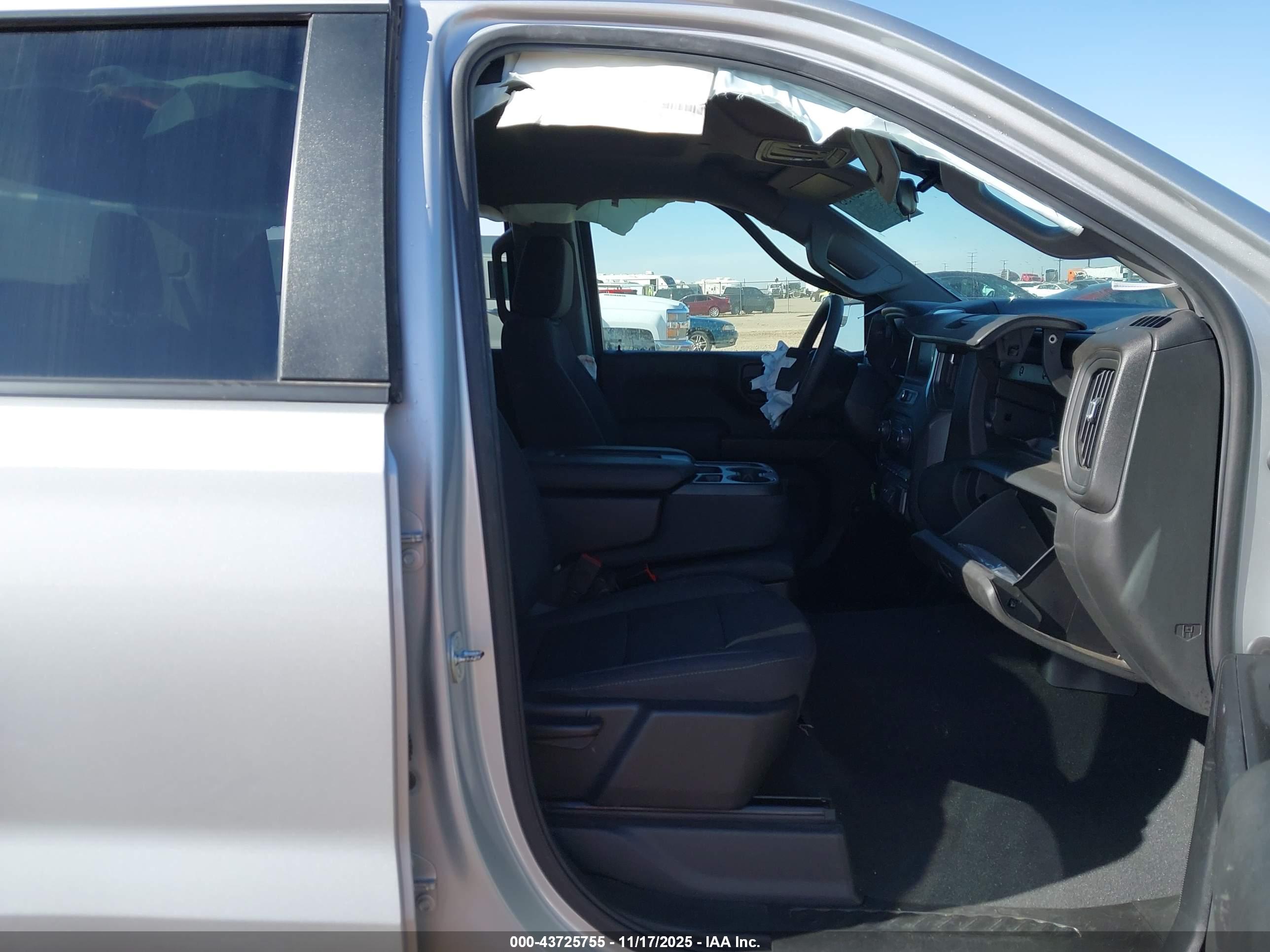 CHEVROLET SILVERADO image 5
