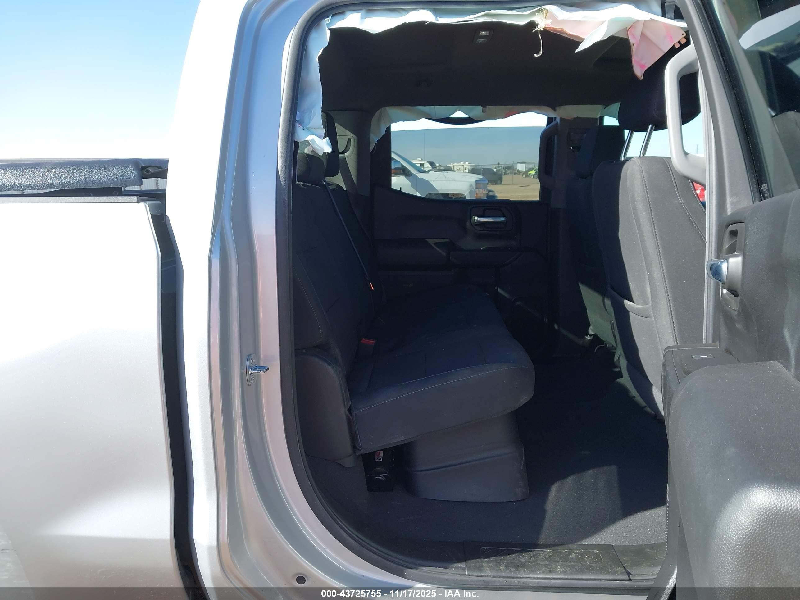 CHEVROLET SILVERADO image 8