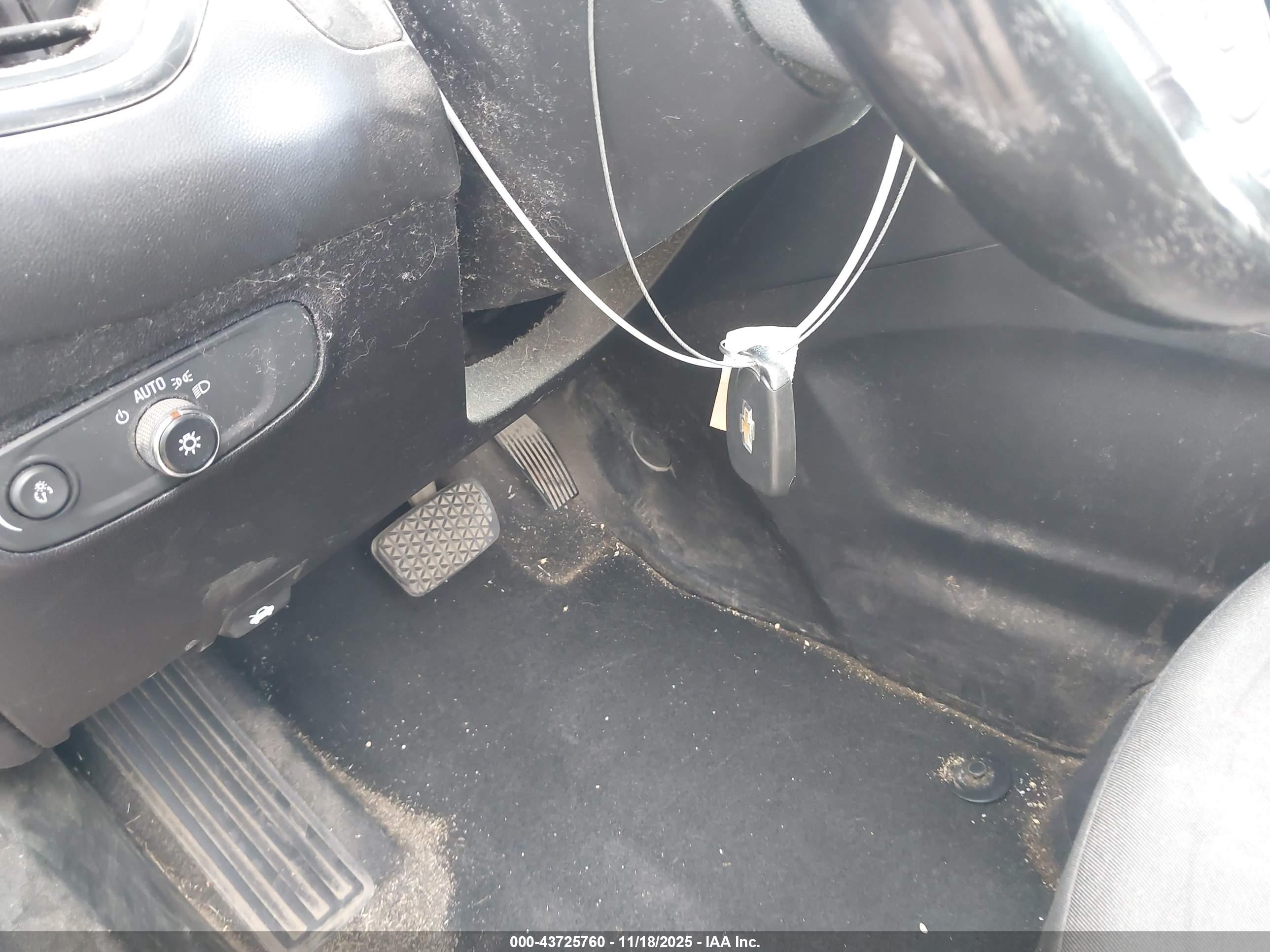 CHEVROLET EQUINOX image 11