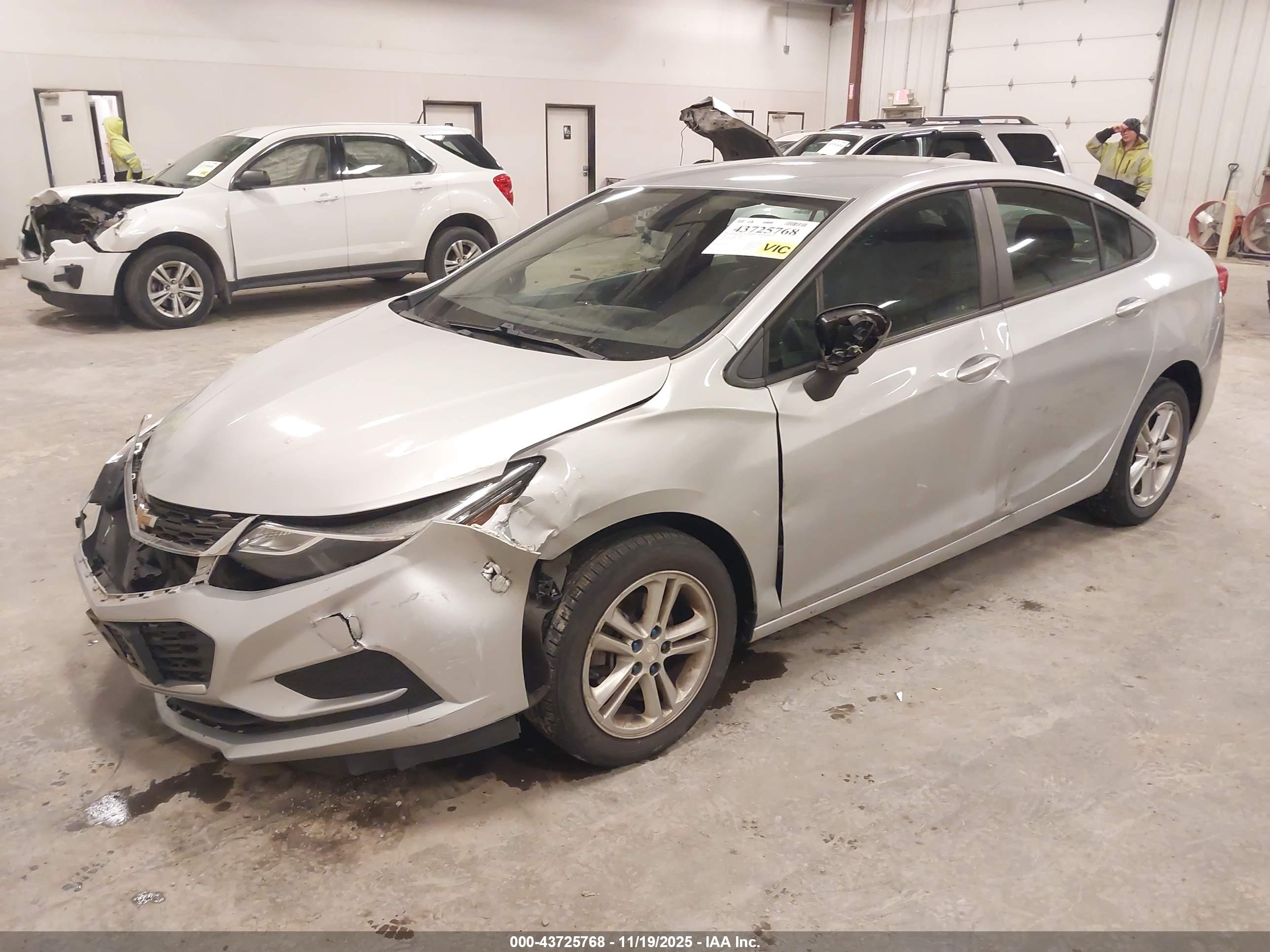 CHEVROLET CRUZE image 2