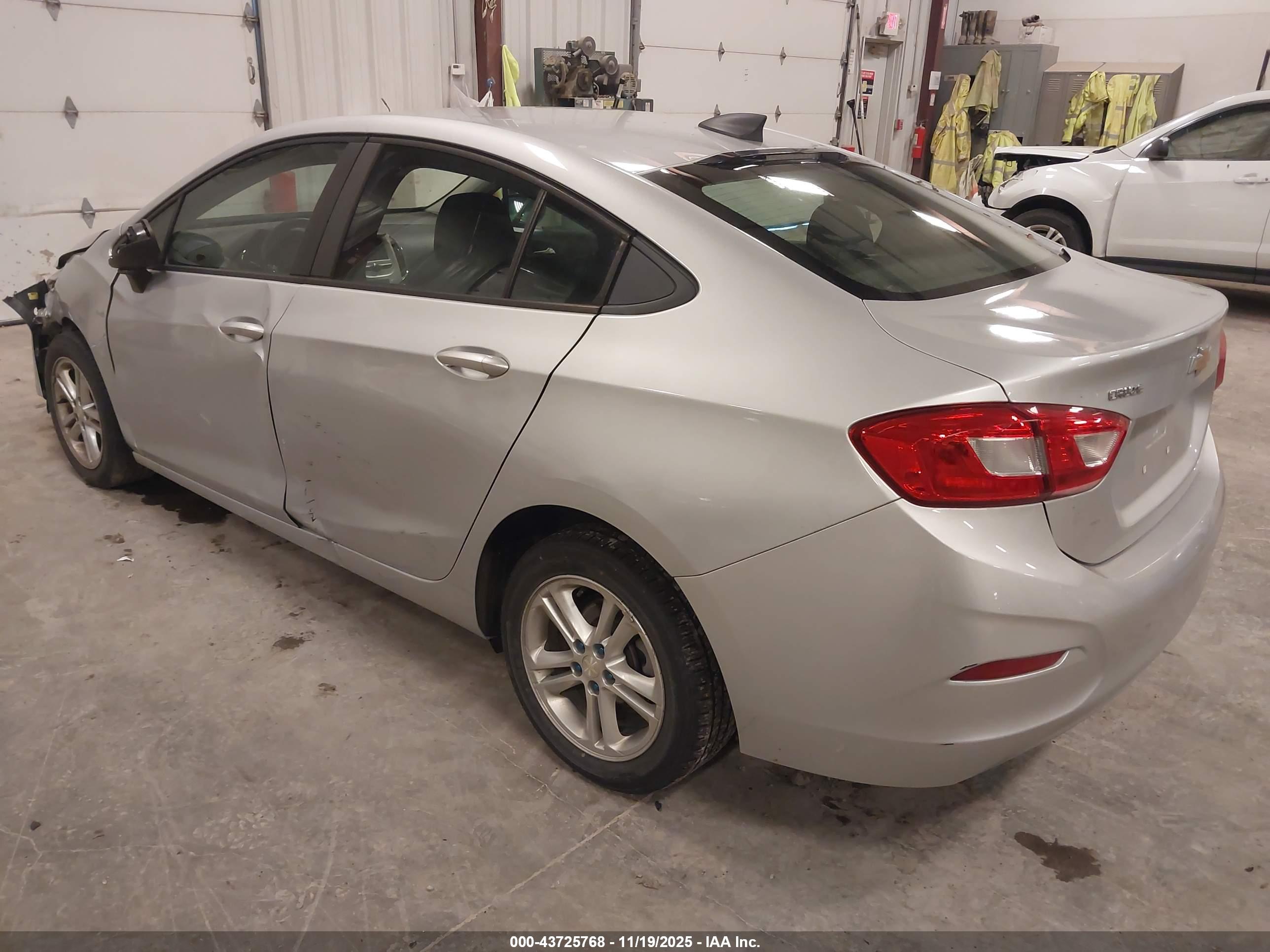 CHEVROLET CRUZE image 3