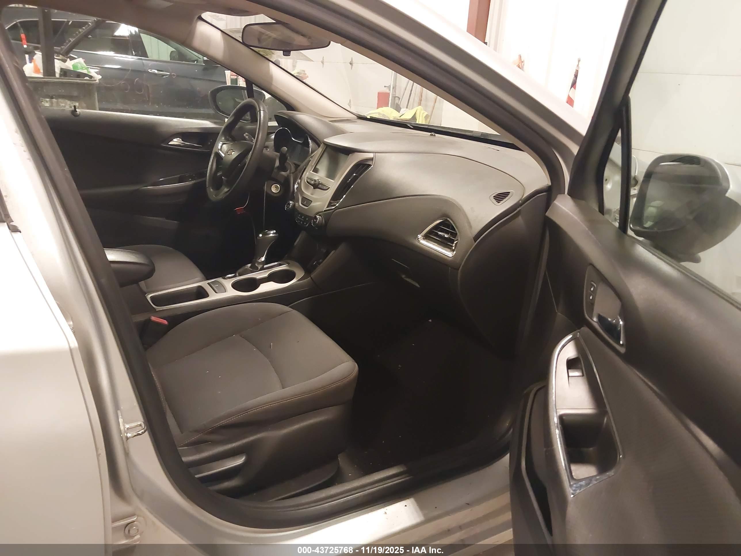 CHEVROLET CRUZE image 5