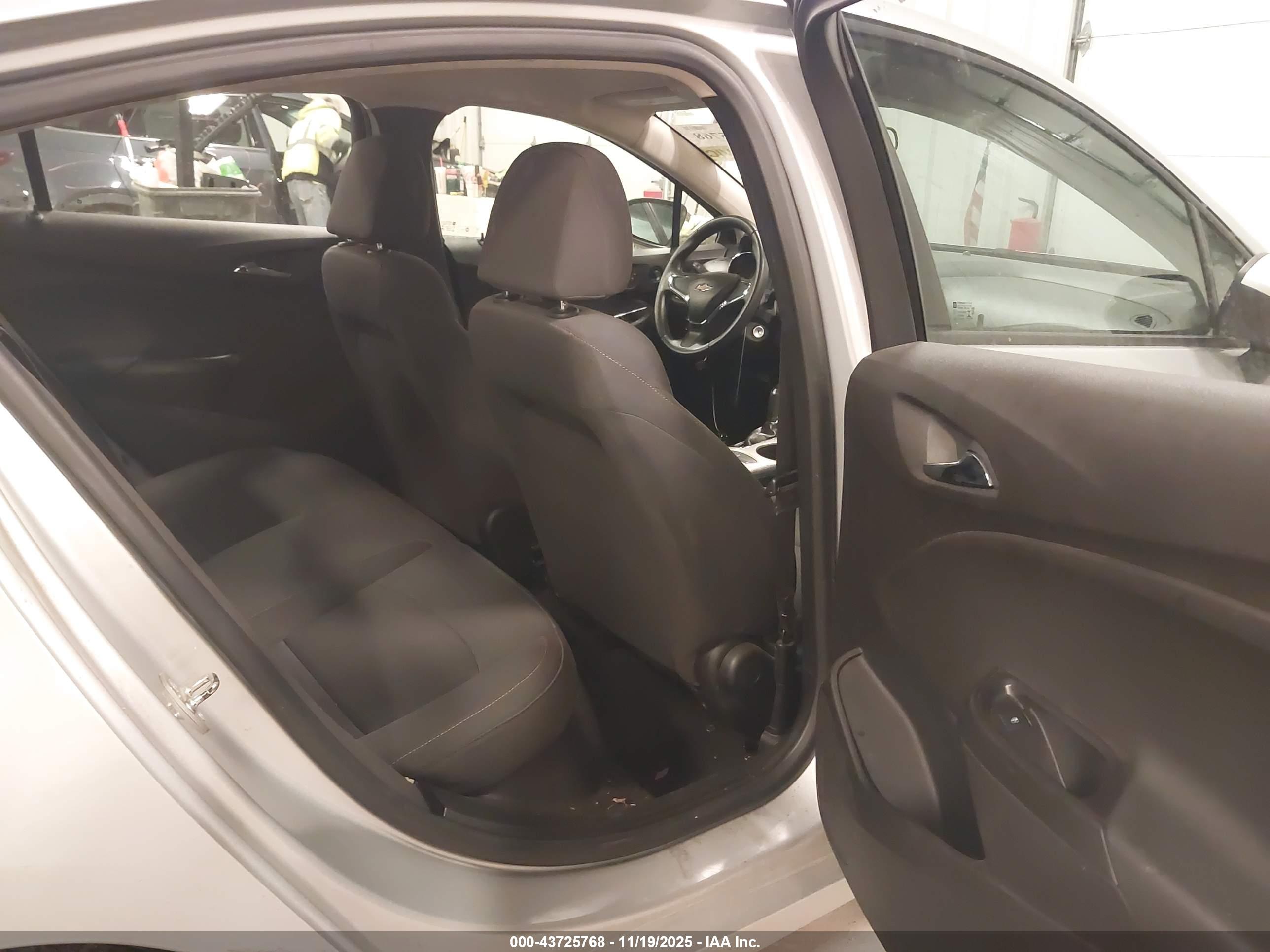 CHEVROLET CRUZE image 8