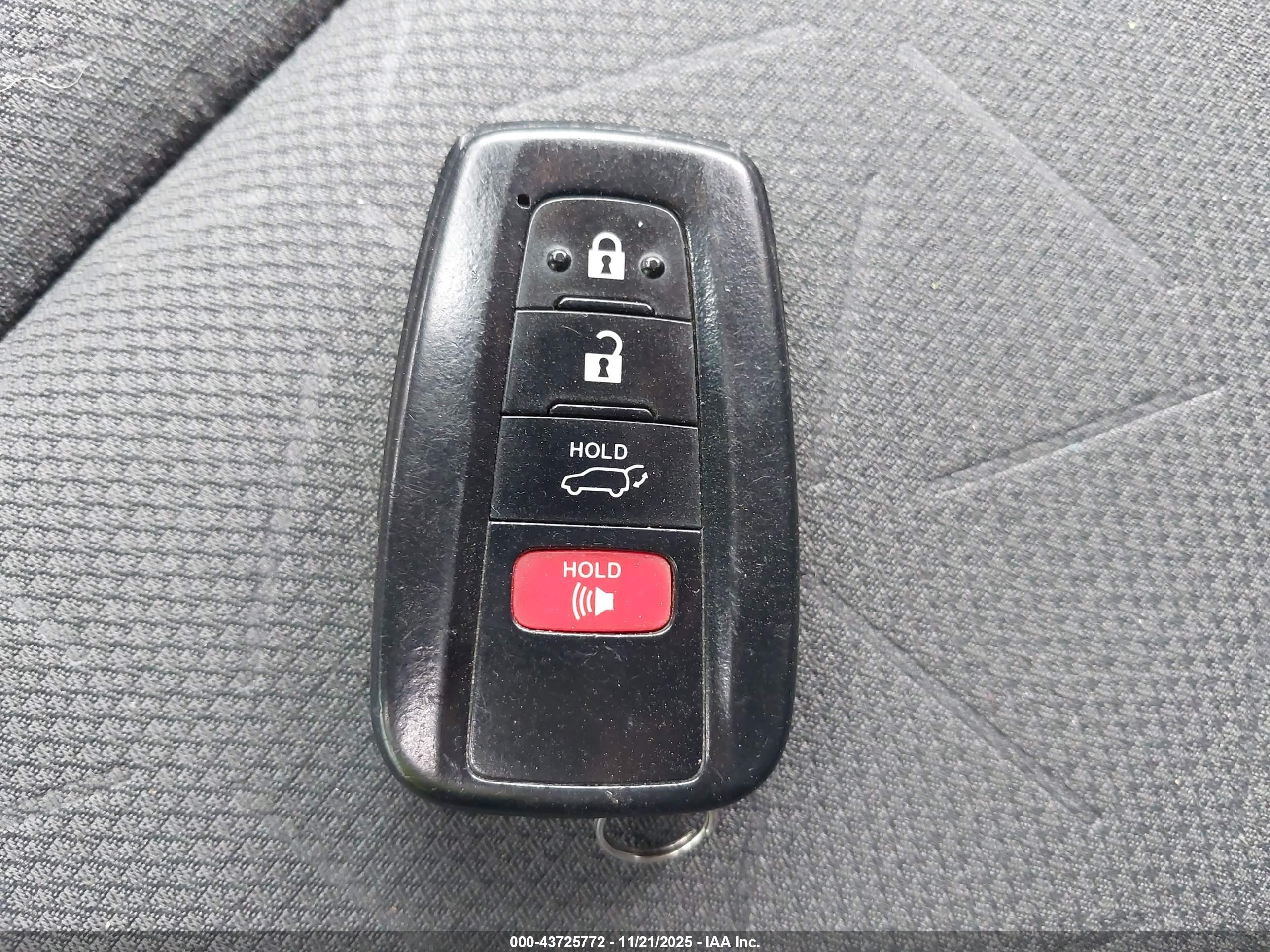 TOYOTA RAV4 image 11