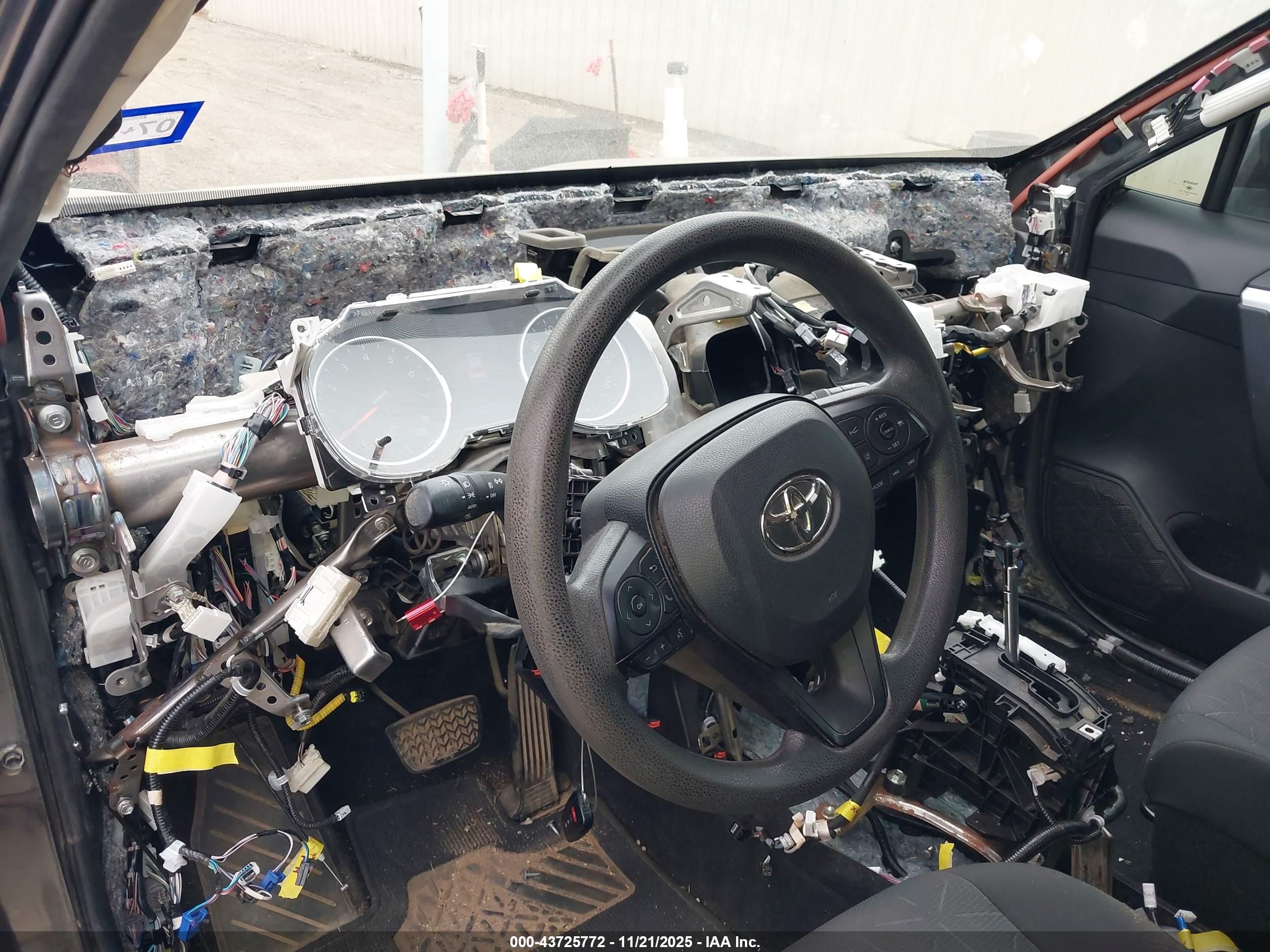 TOYOTA RAV4 image 6