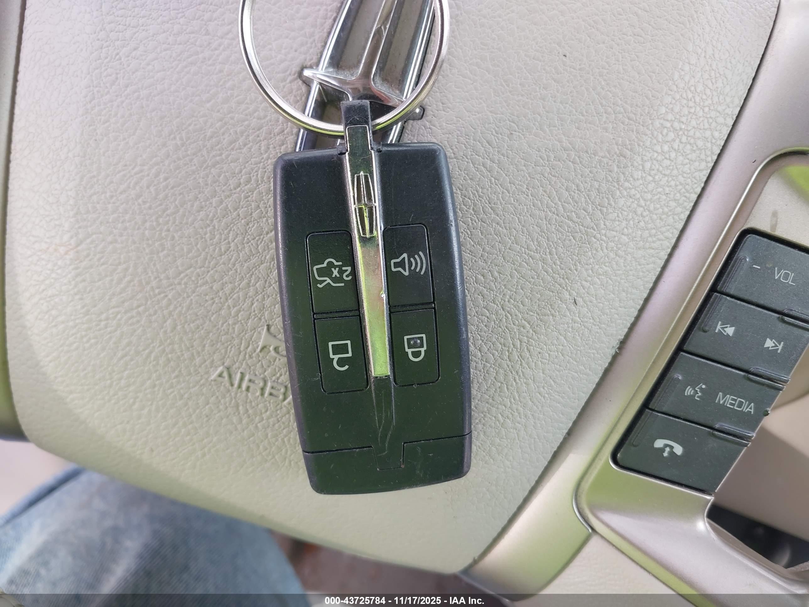 LINCOLN MKT image 11