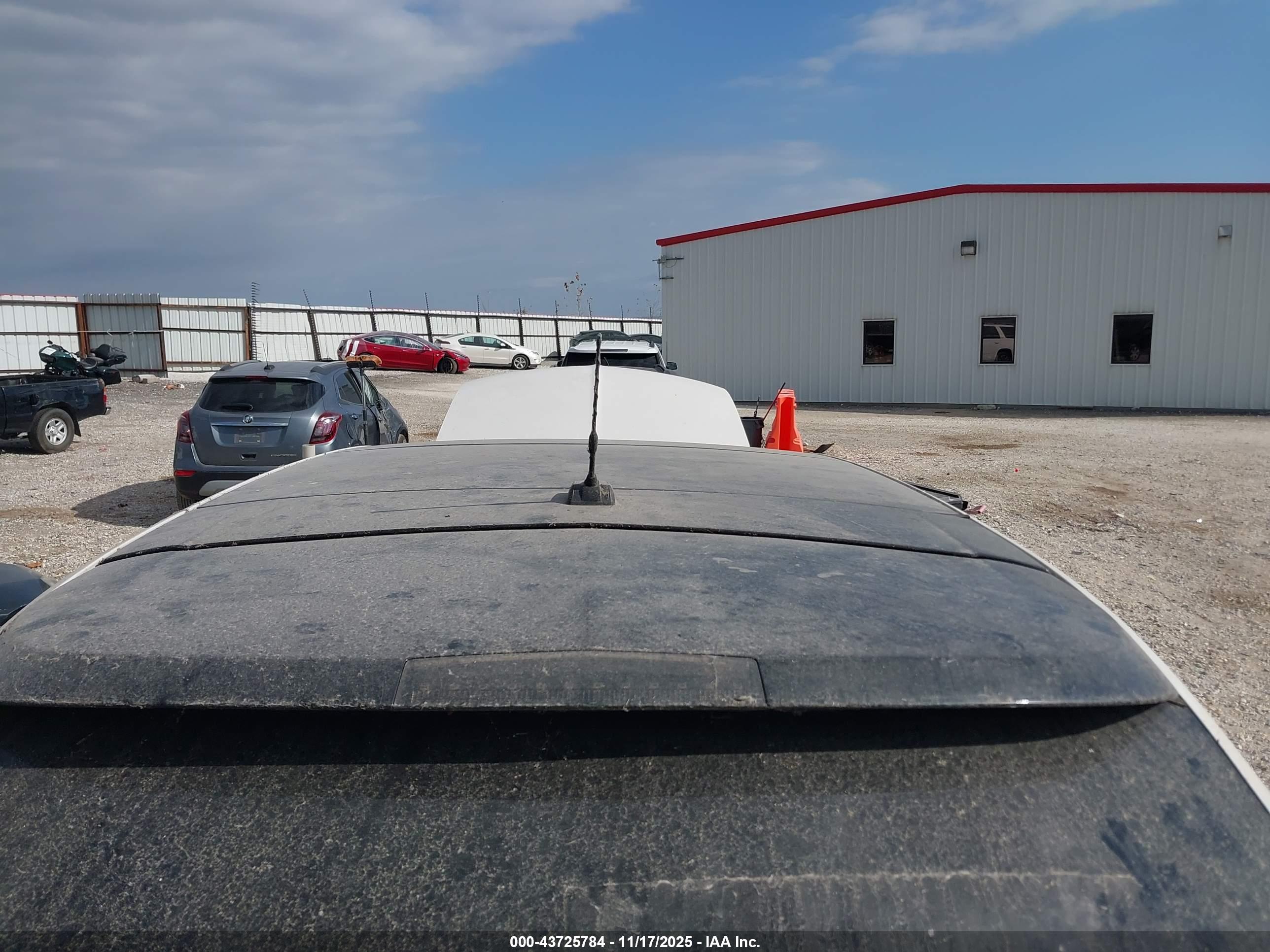 LINCOLN MKT image 6