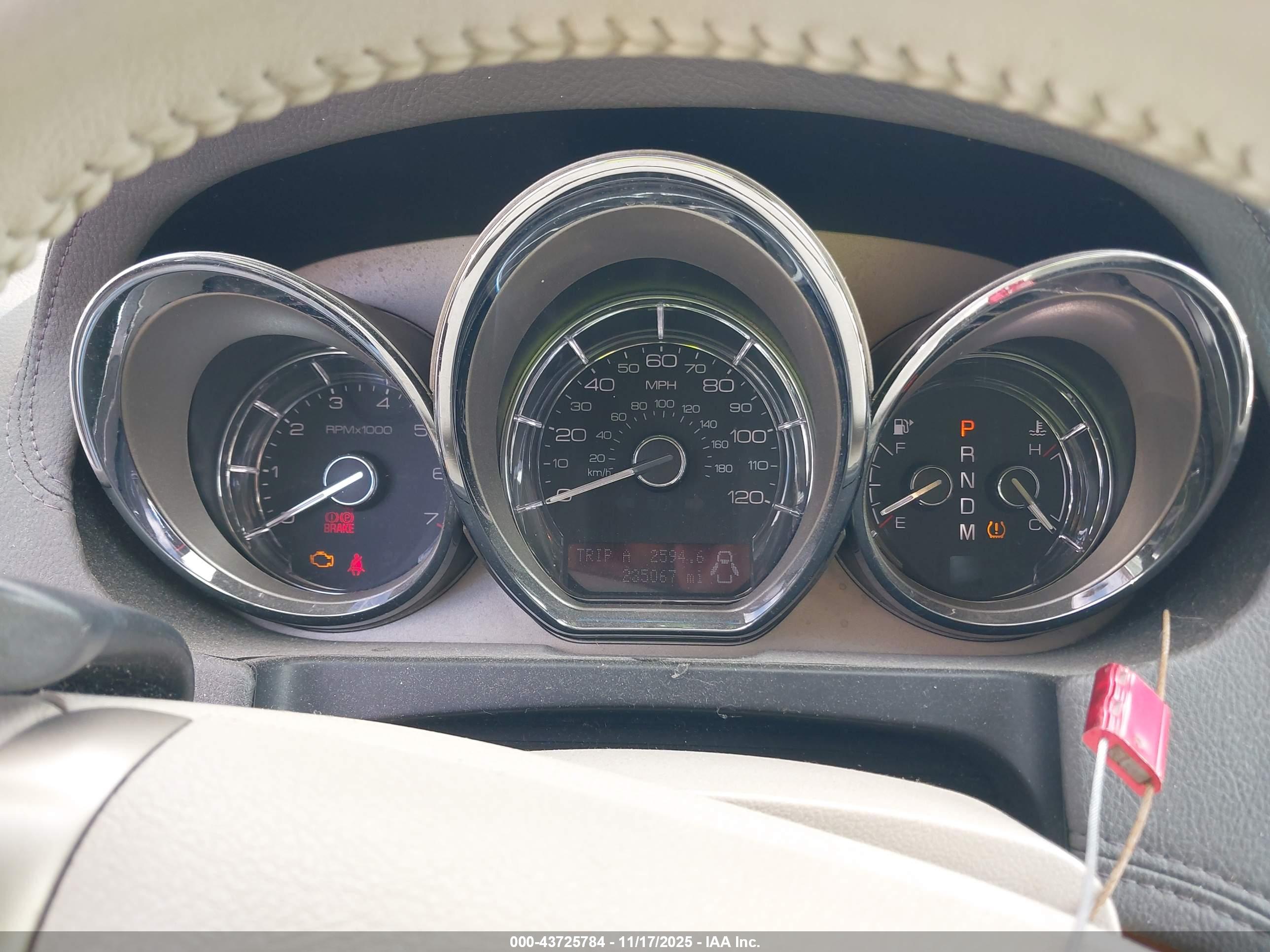 LINCOLN MKT image 7