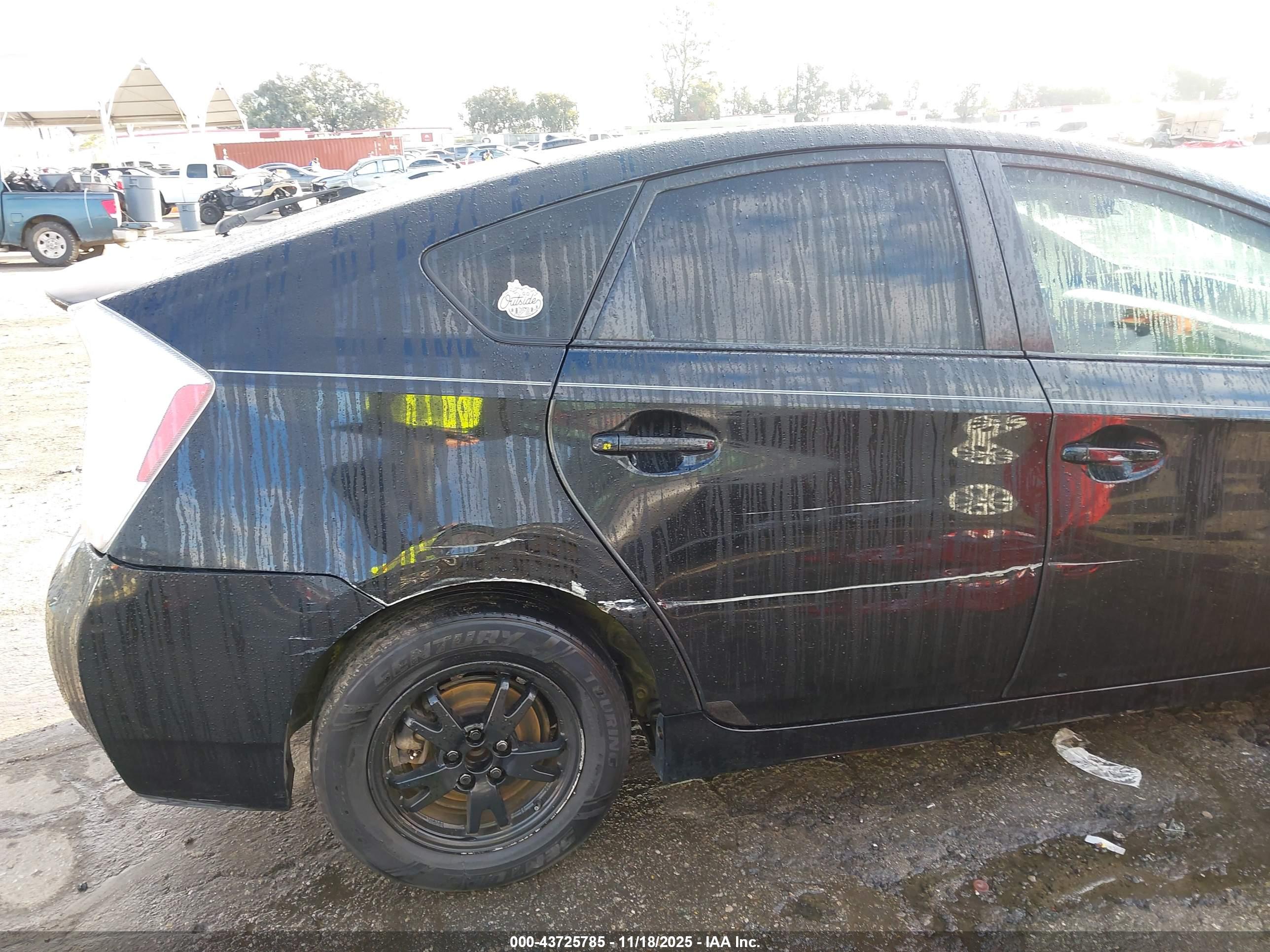 TOYOTA PRIUS image 6
