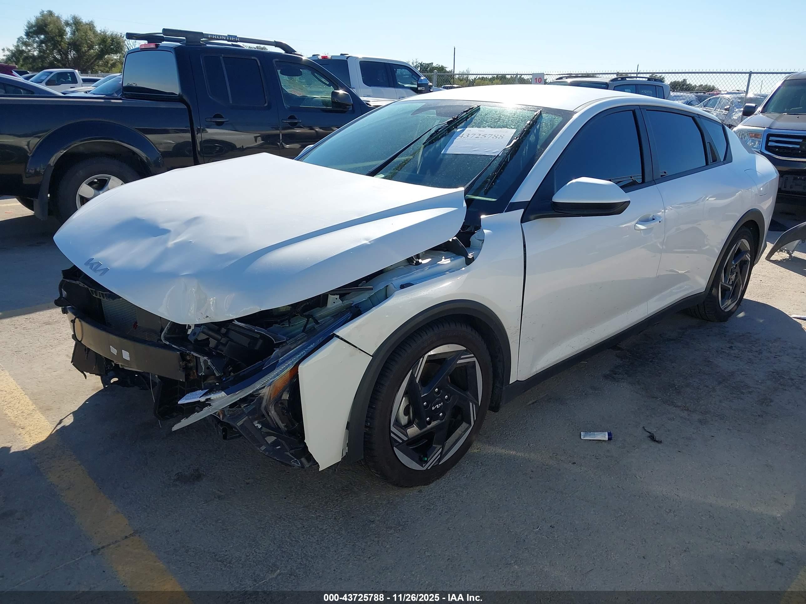KIA K4 image 2
