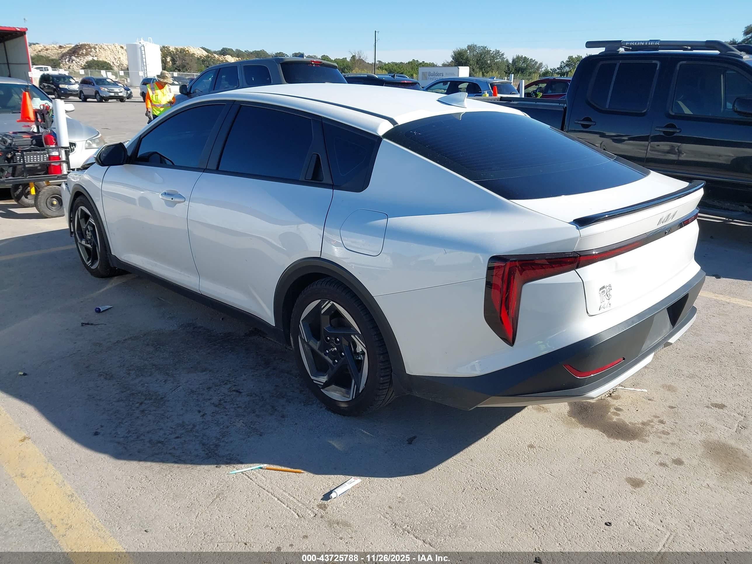 KIA K4 image 3