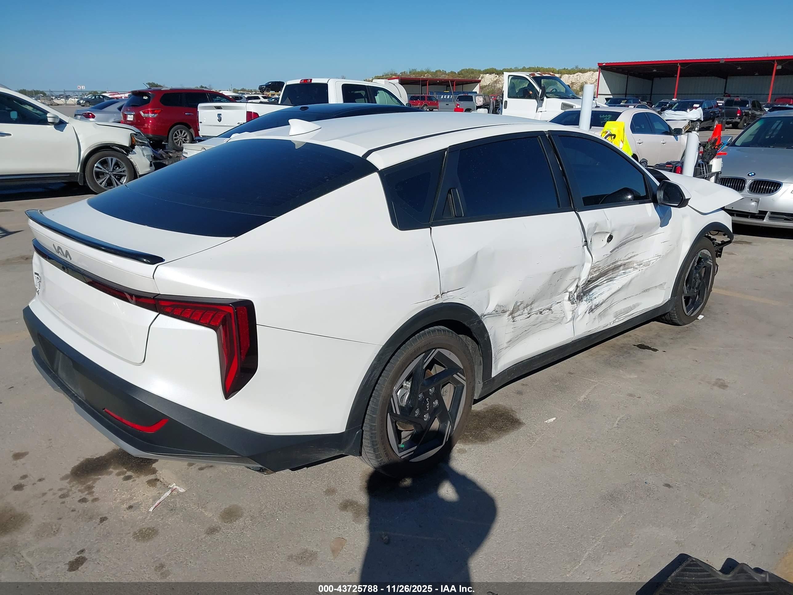 KIA K4 image 4