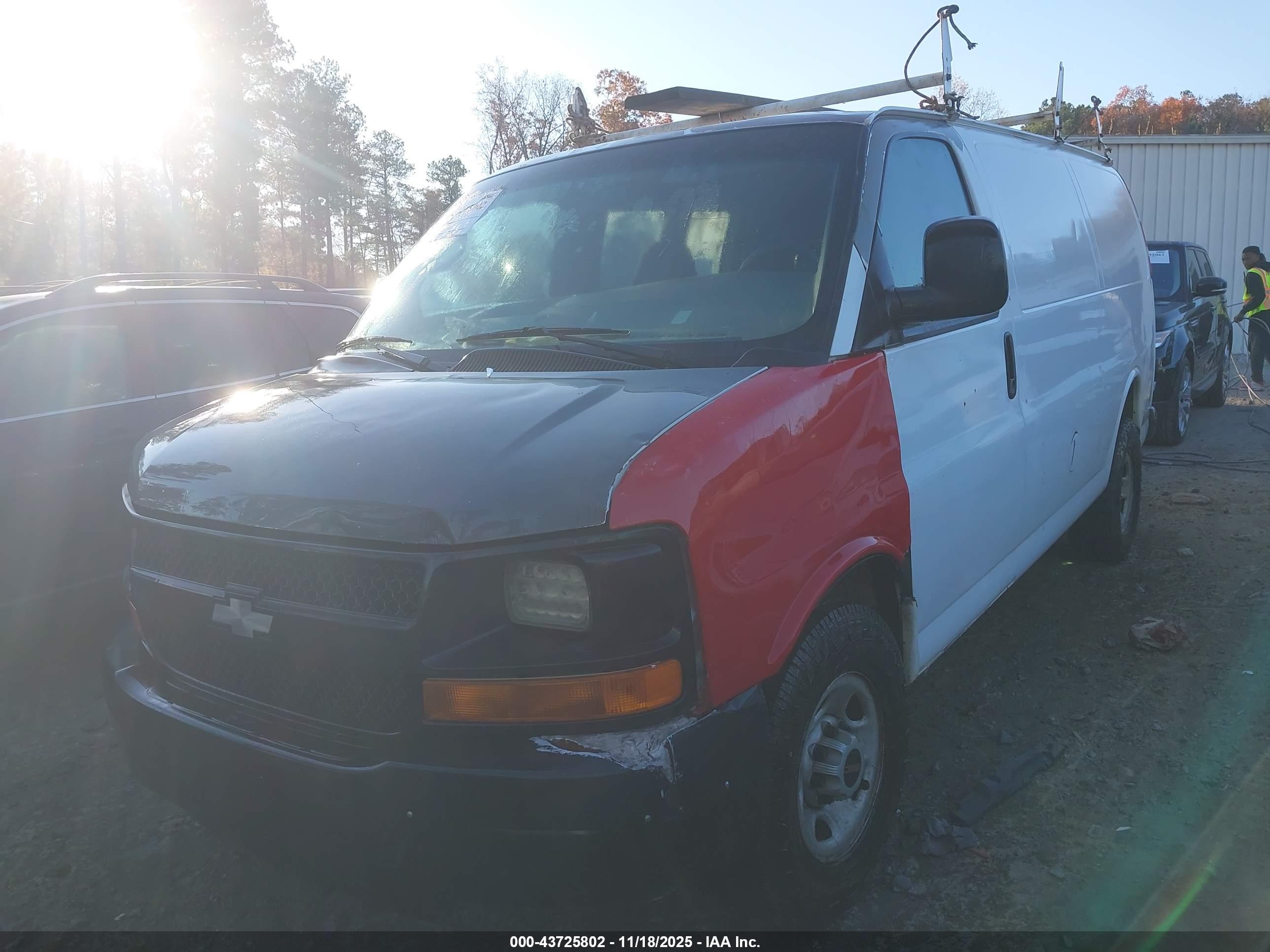 GMC SAVANA image 2