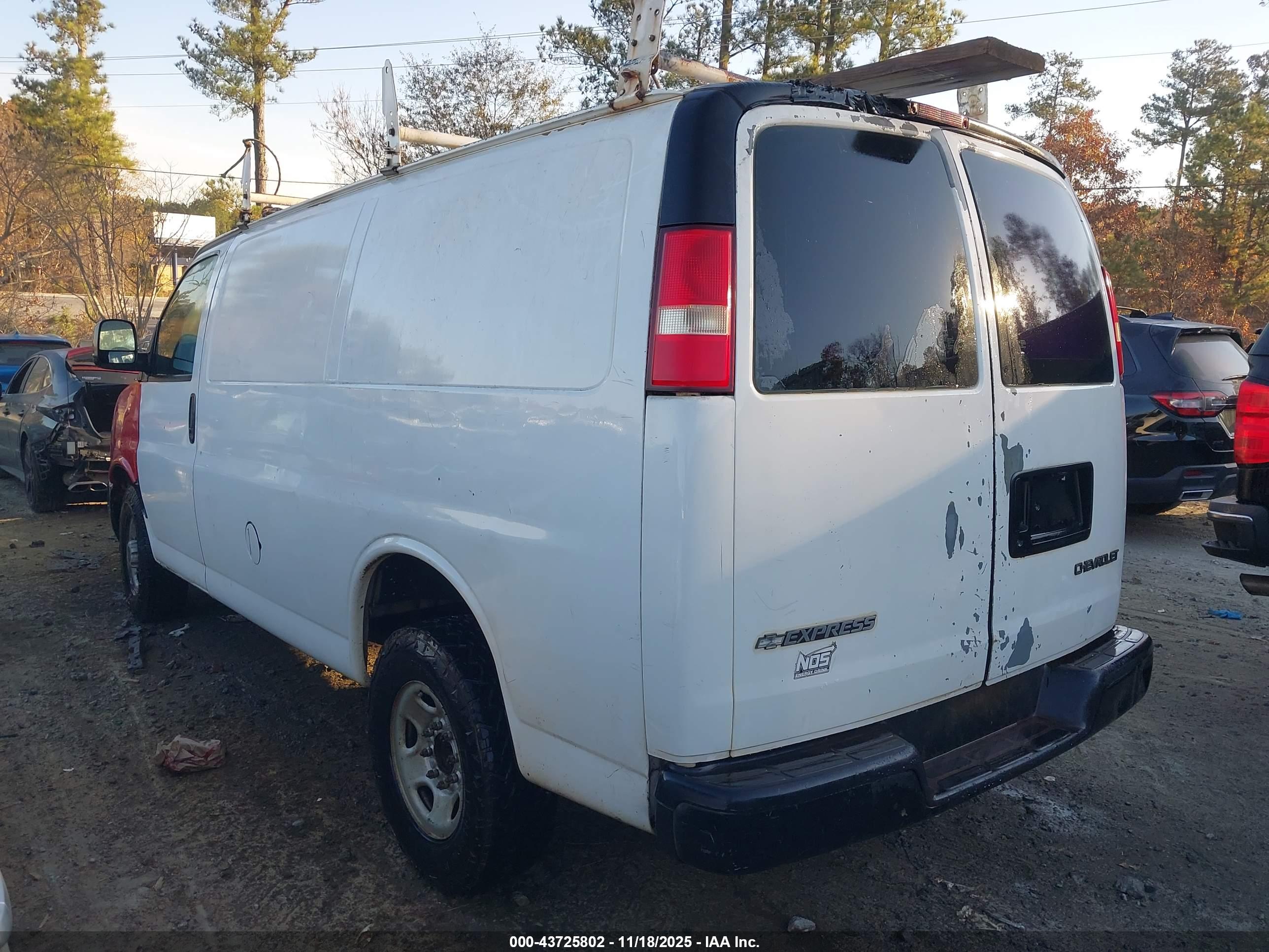 GMC SAVANA image 3