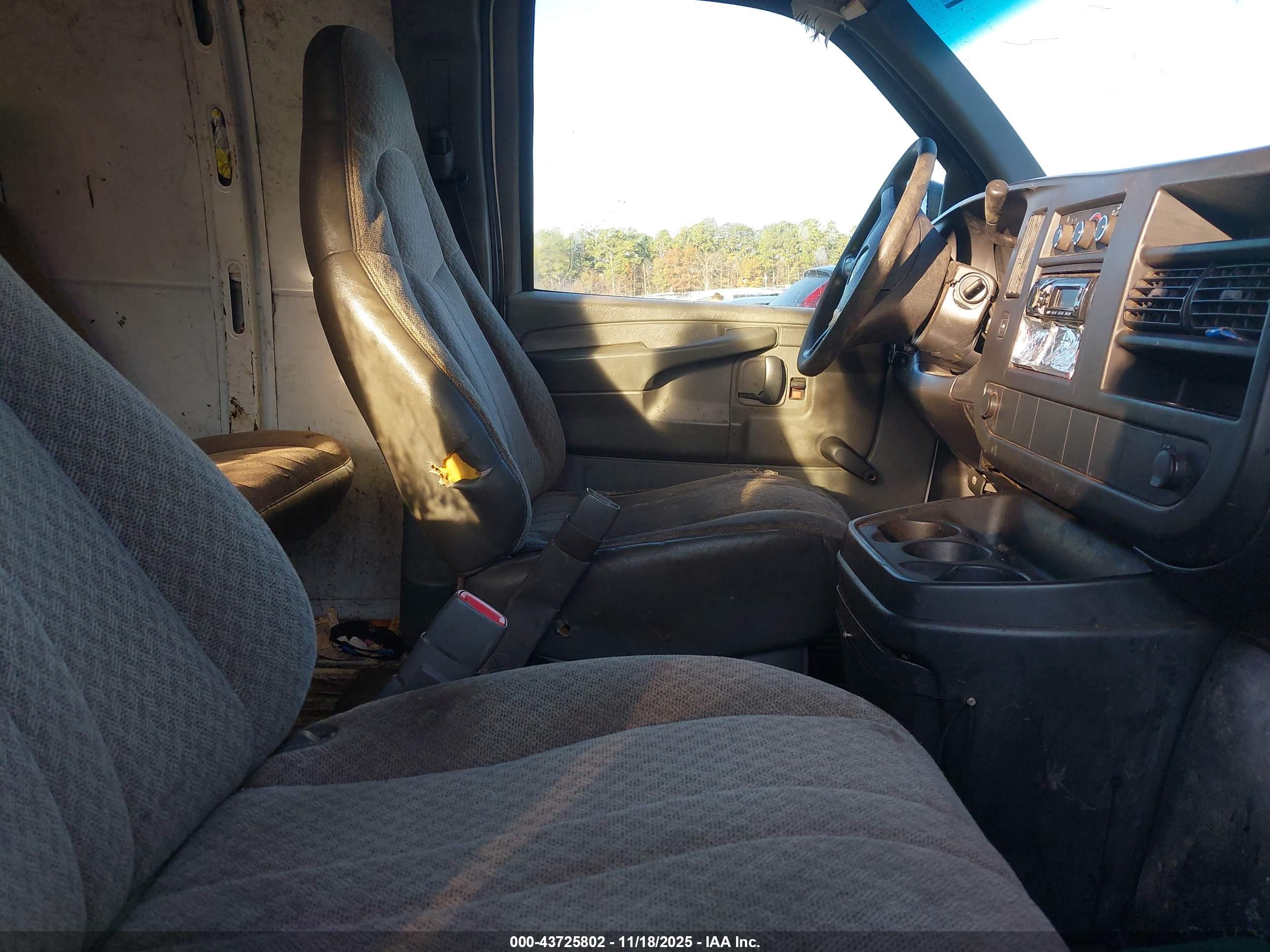 GMC SAVANA image 5