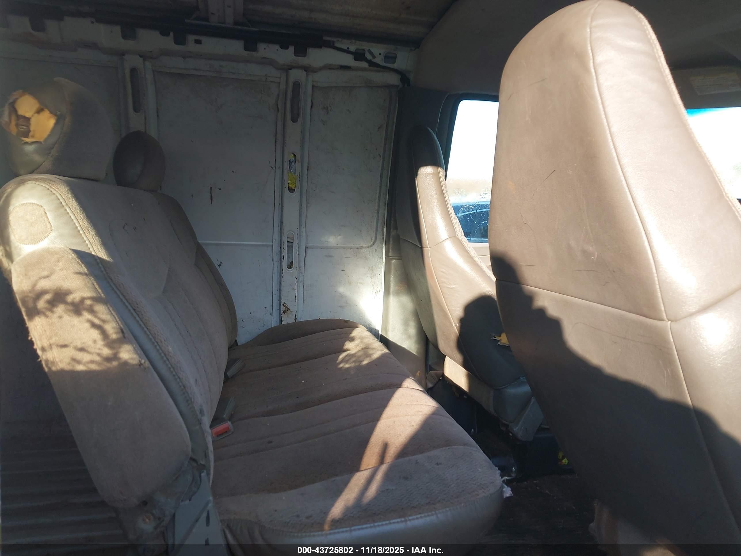 GMC SAVANA image 8