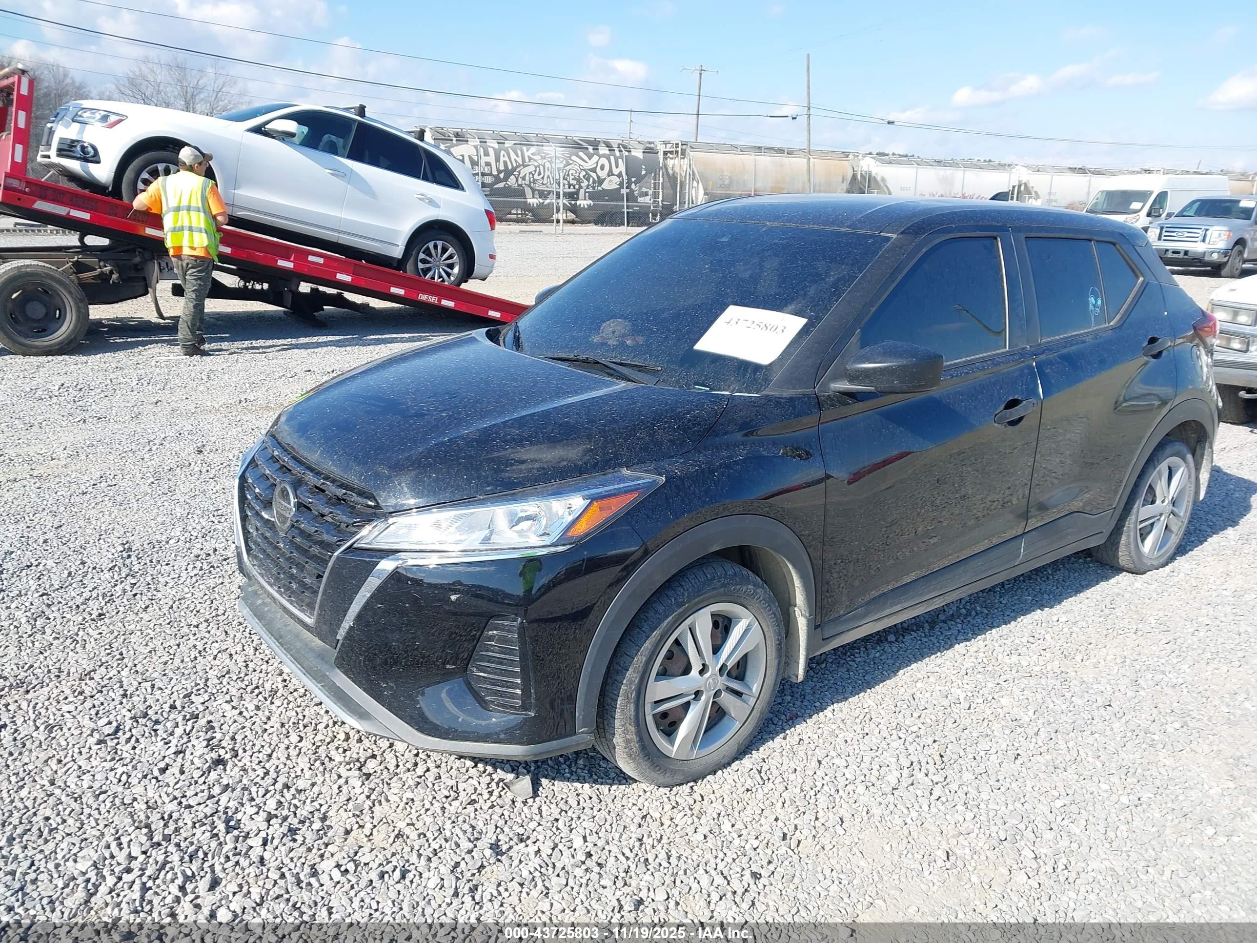 NISSAN KICKS image 2