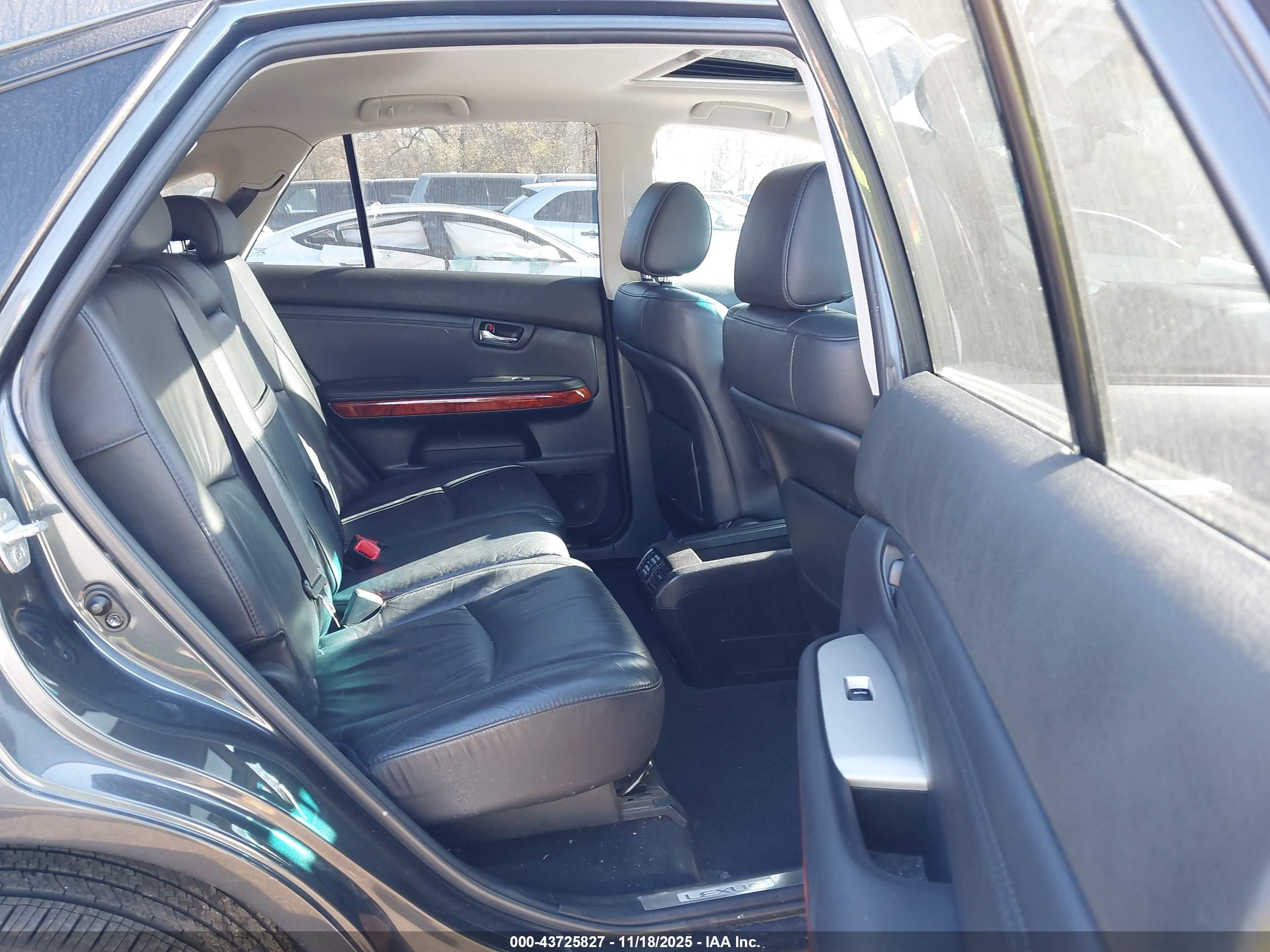 LEXUS RX image 8