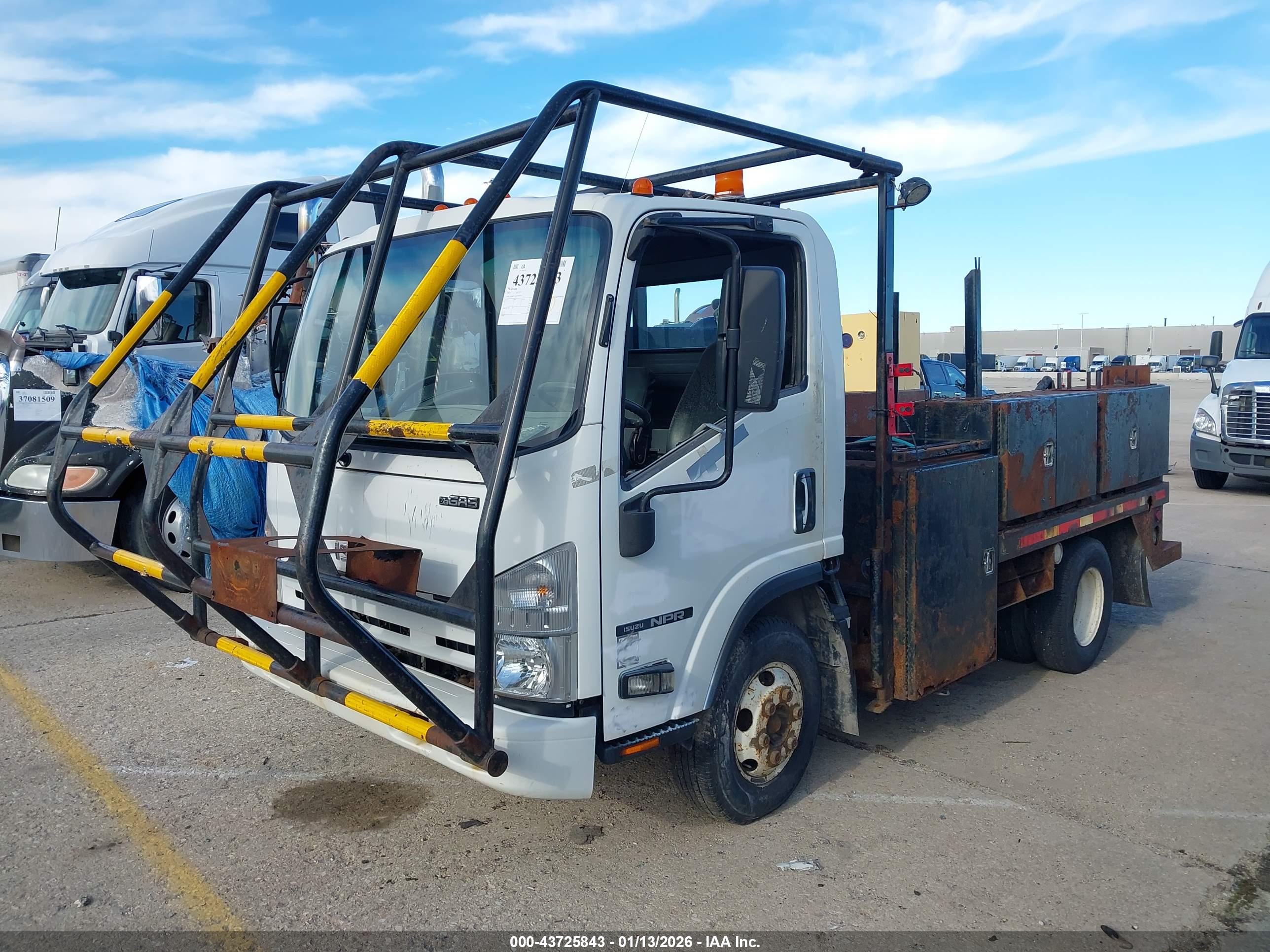 ISUZU NPR image 2