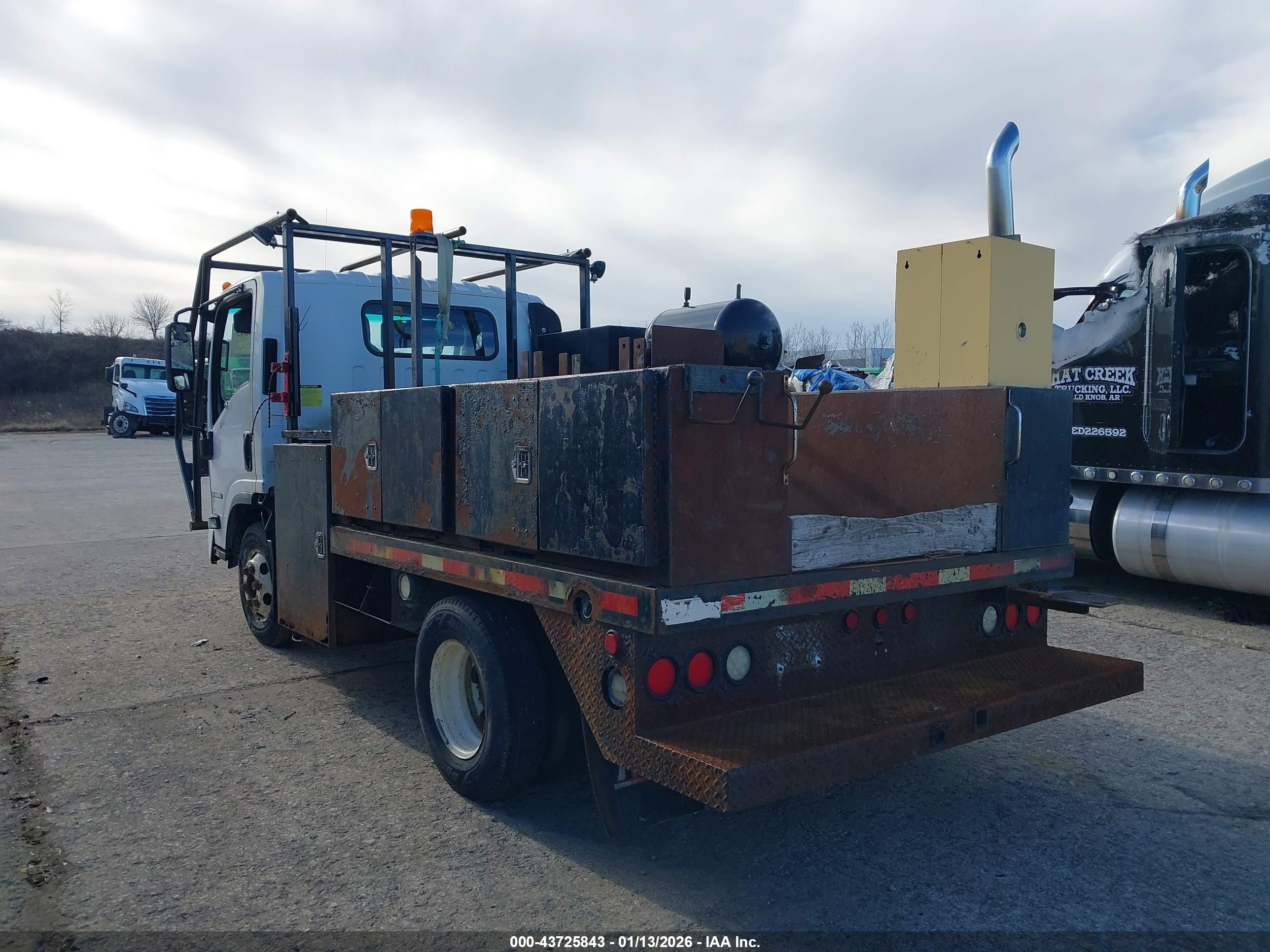 ISUZU NPR image 3