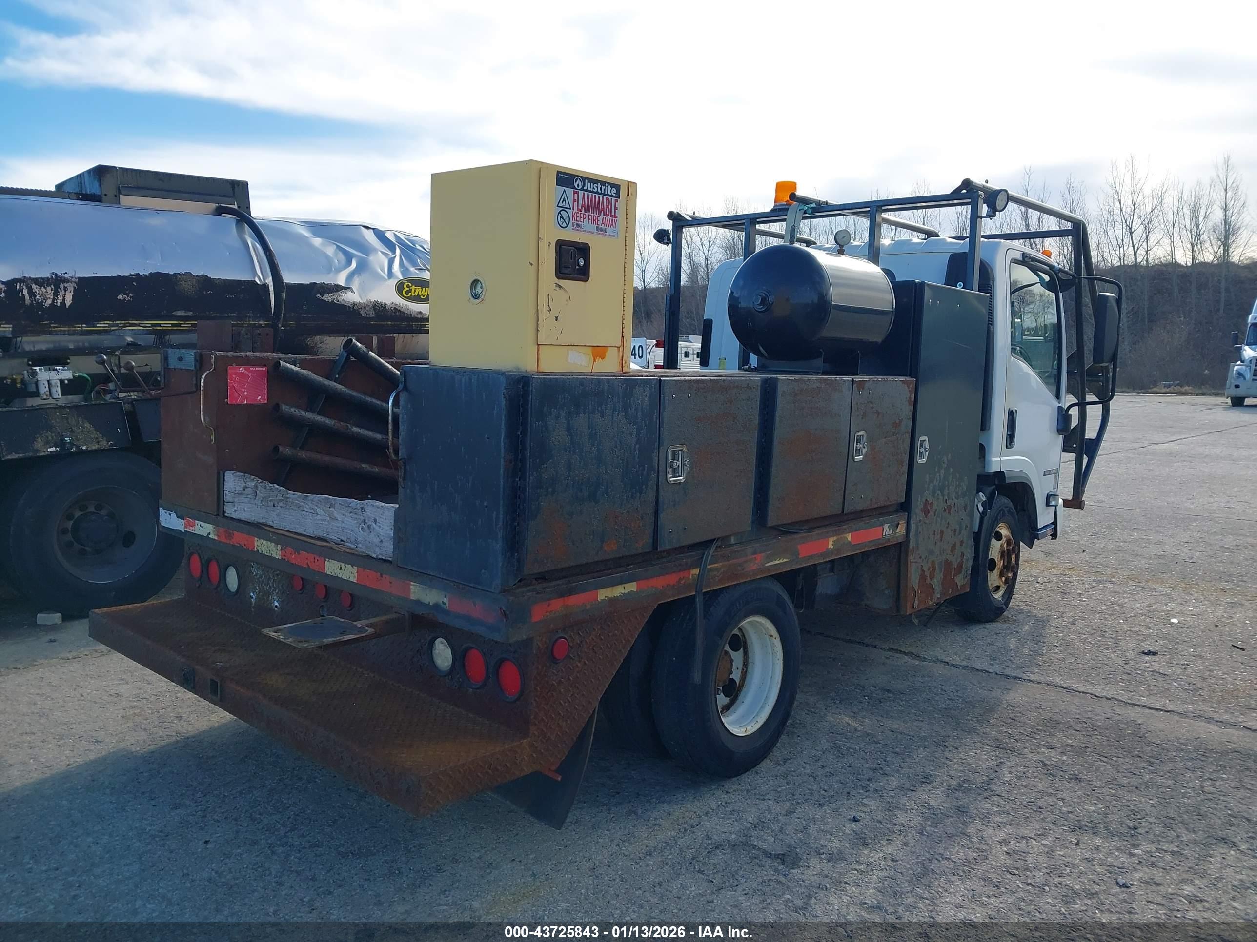 ISUZU NPR image 4