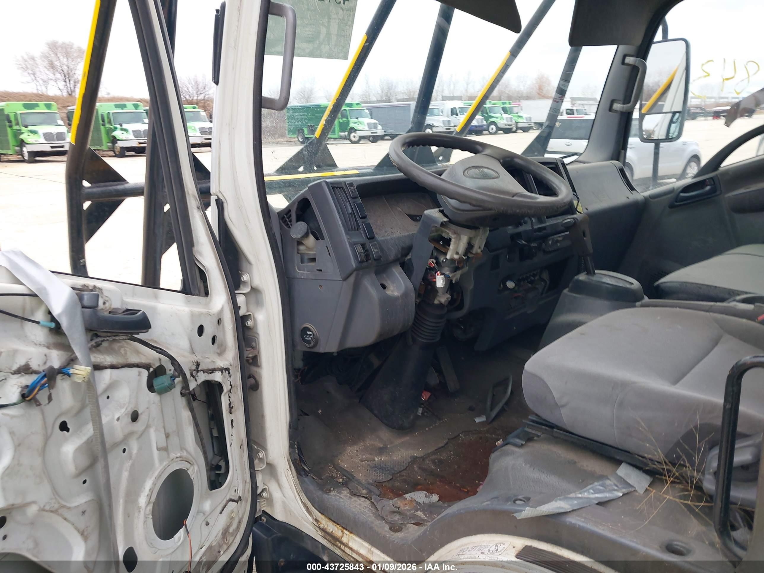 ISUZU NPR image 8