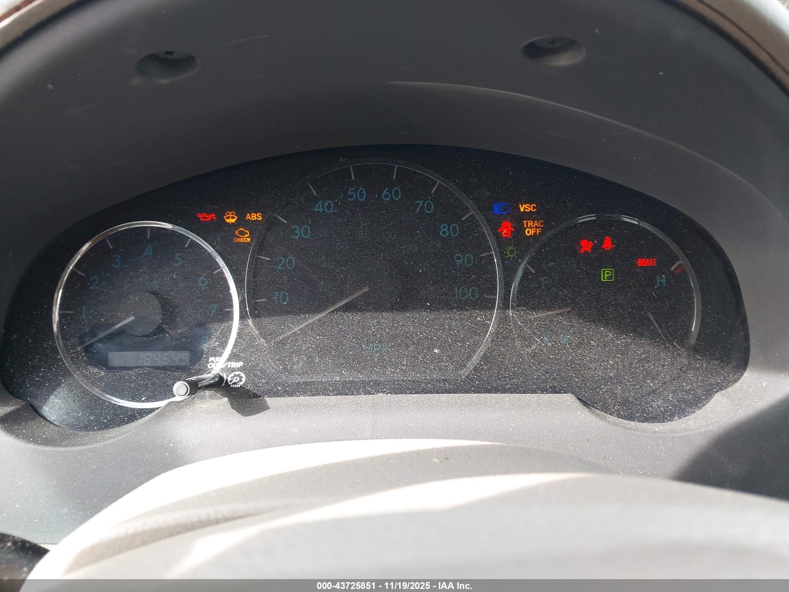 TOYOTA SIENNA image 7